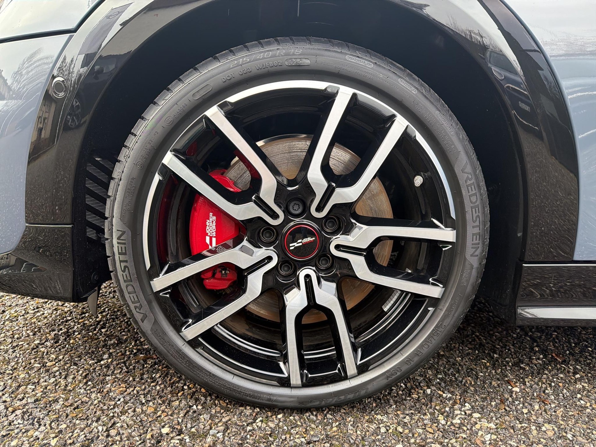 MINI John Cooper Works Cabrio-image-6