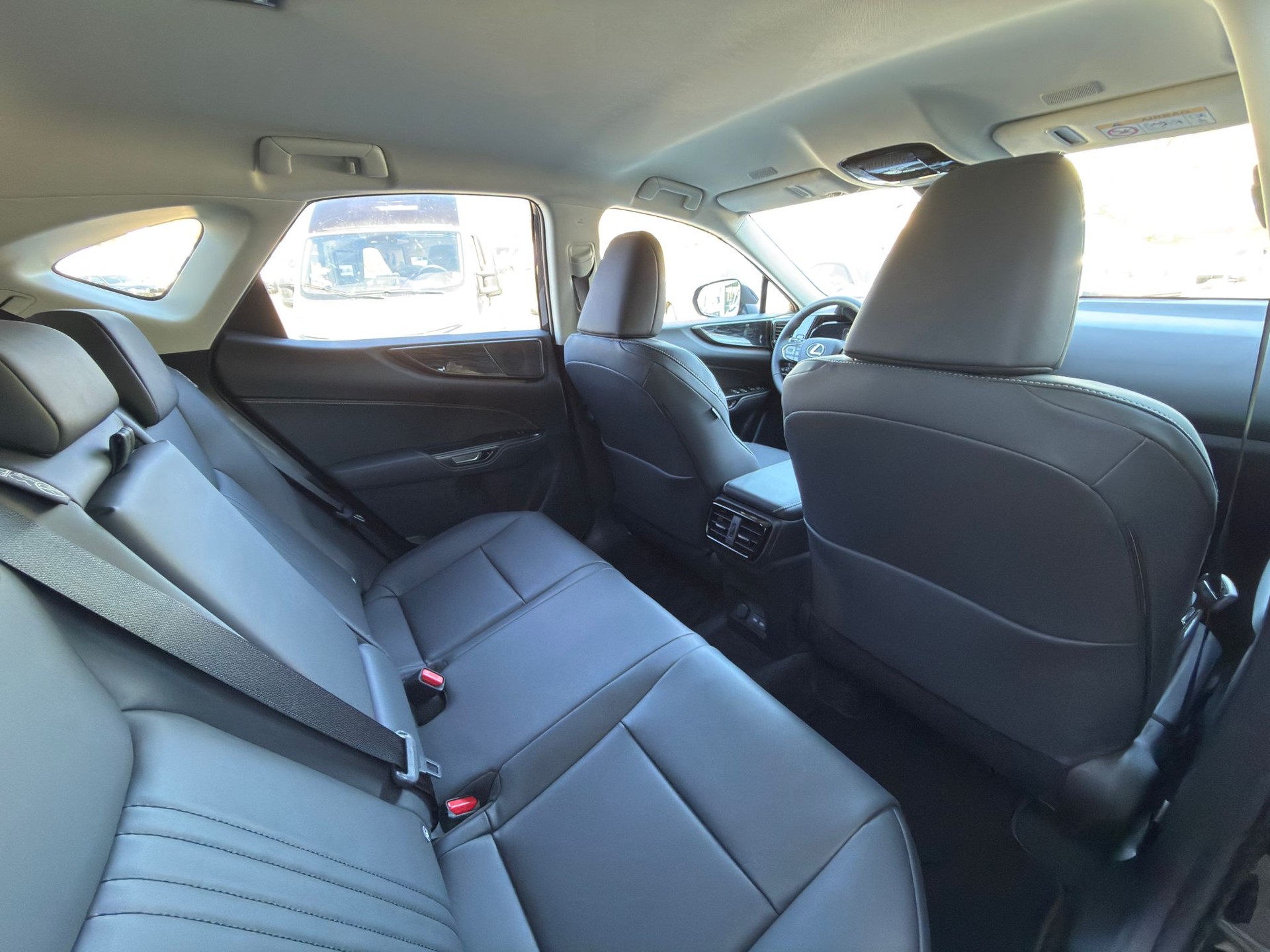 LEXUS NX 350h E-FOUR Premium+-image-7