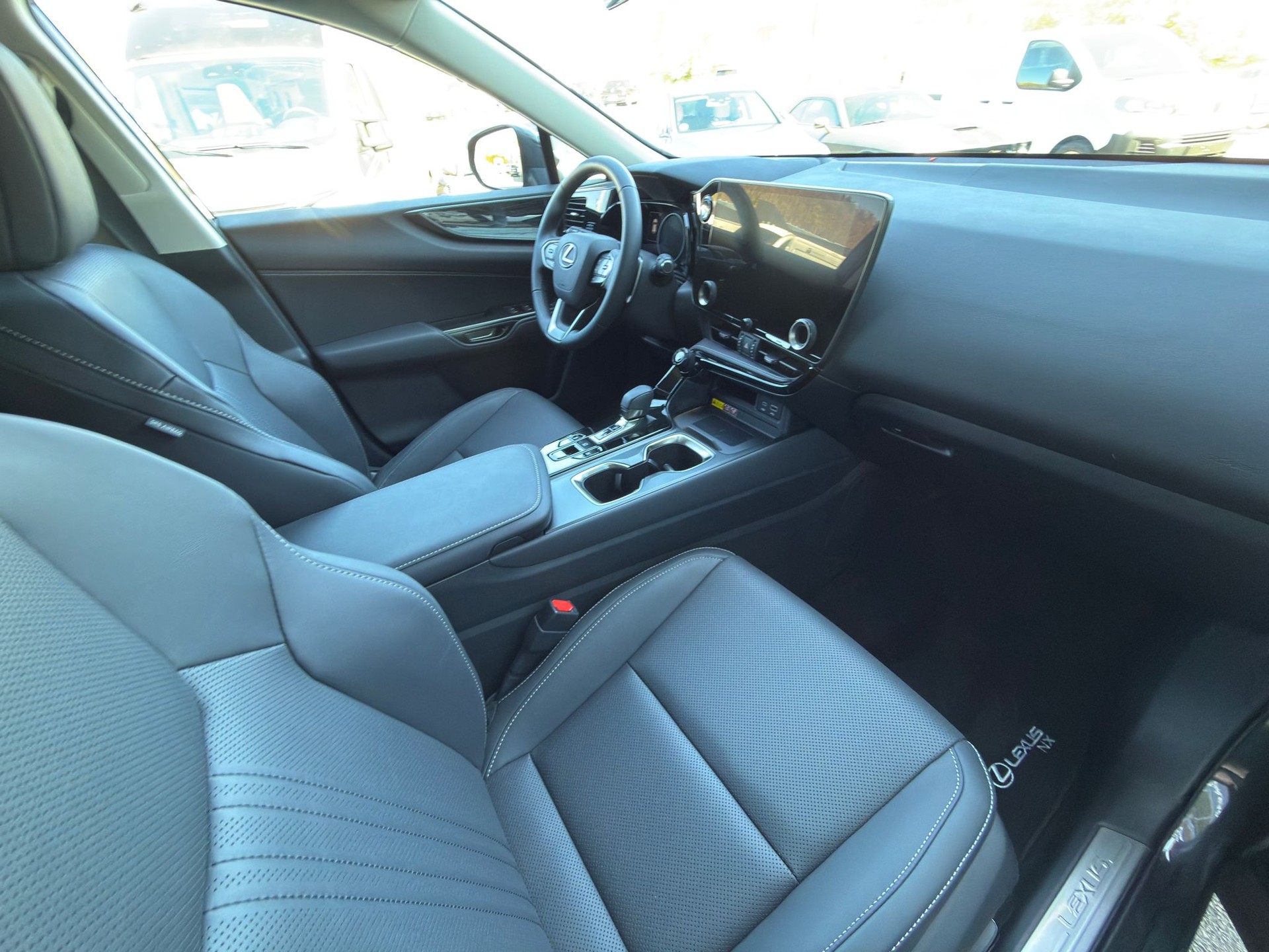 LEXUS NX 350h E-FOUR Premium+-image-6