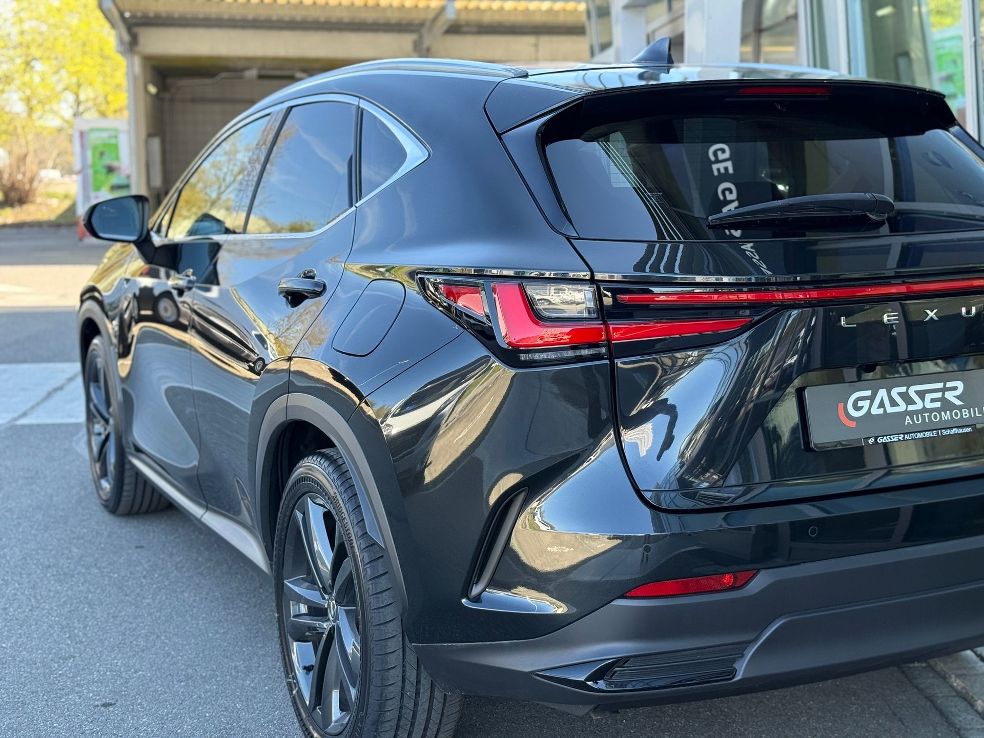 LEXUS NX 350h E-FOUR Premium+-image-4