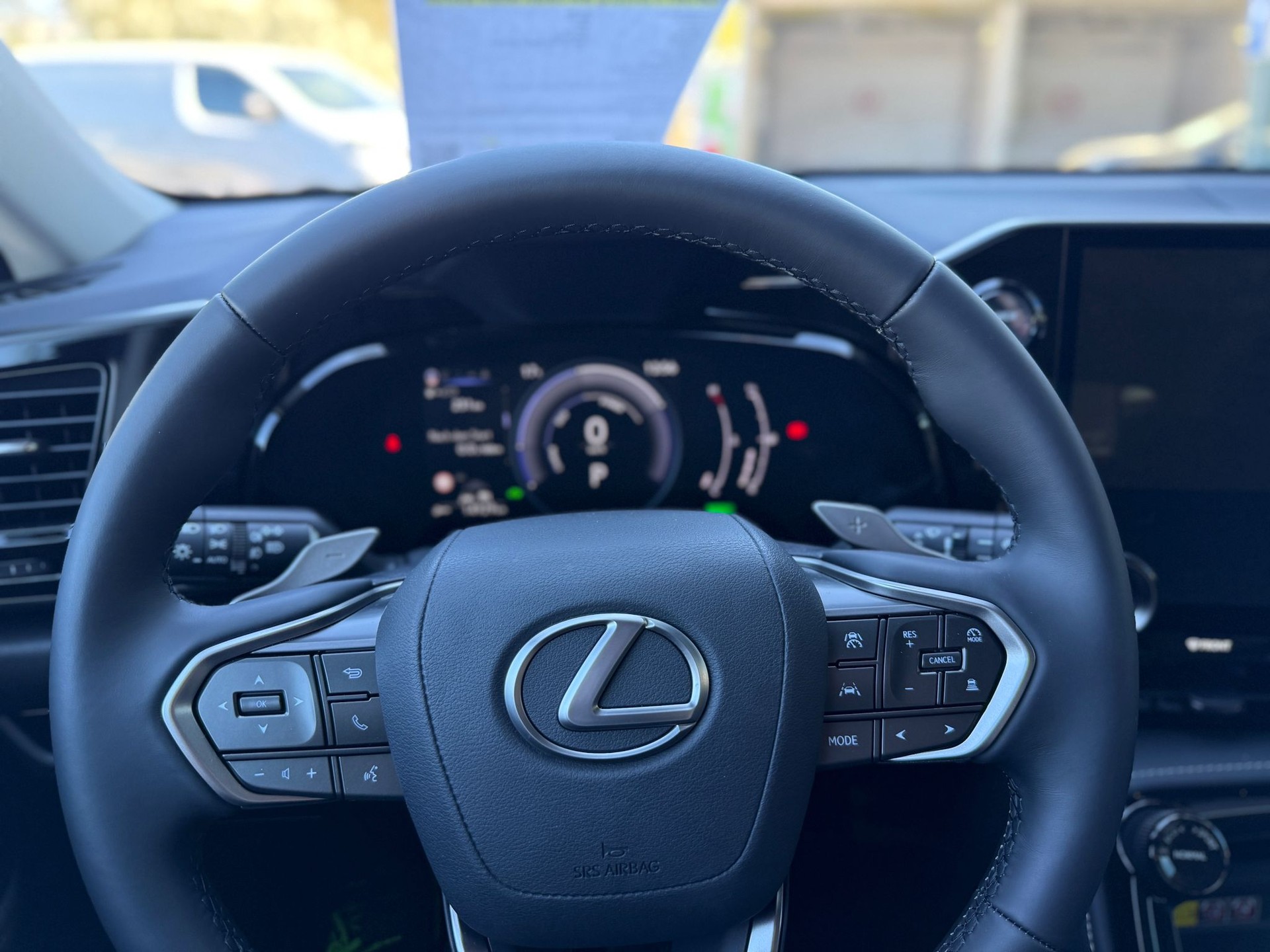 LEXUS NX 350h E-FOUR Premium+-image-9