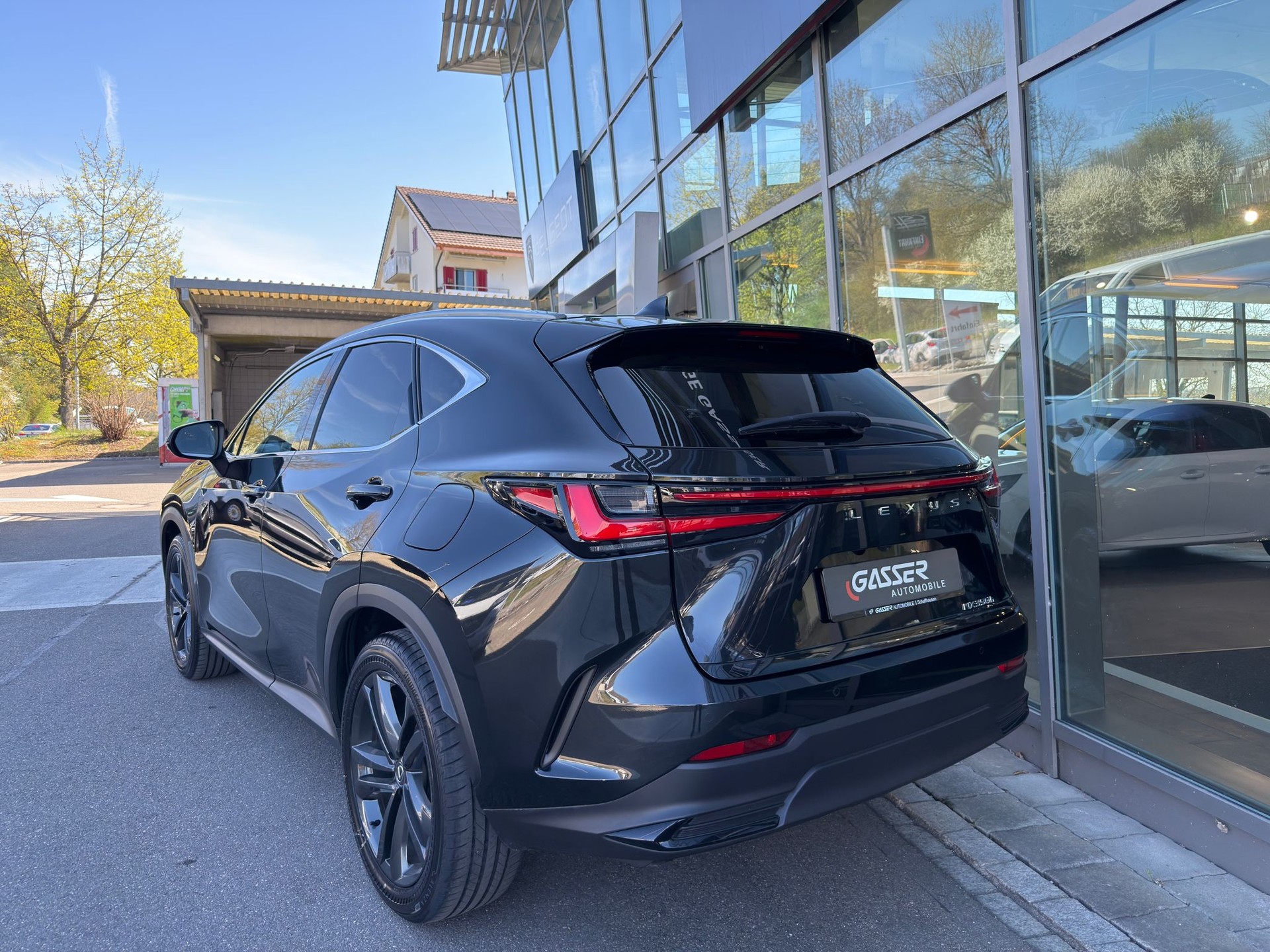 LEXUS NX 350h E-FOUR Premium+-showroom-element-3