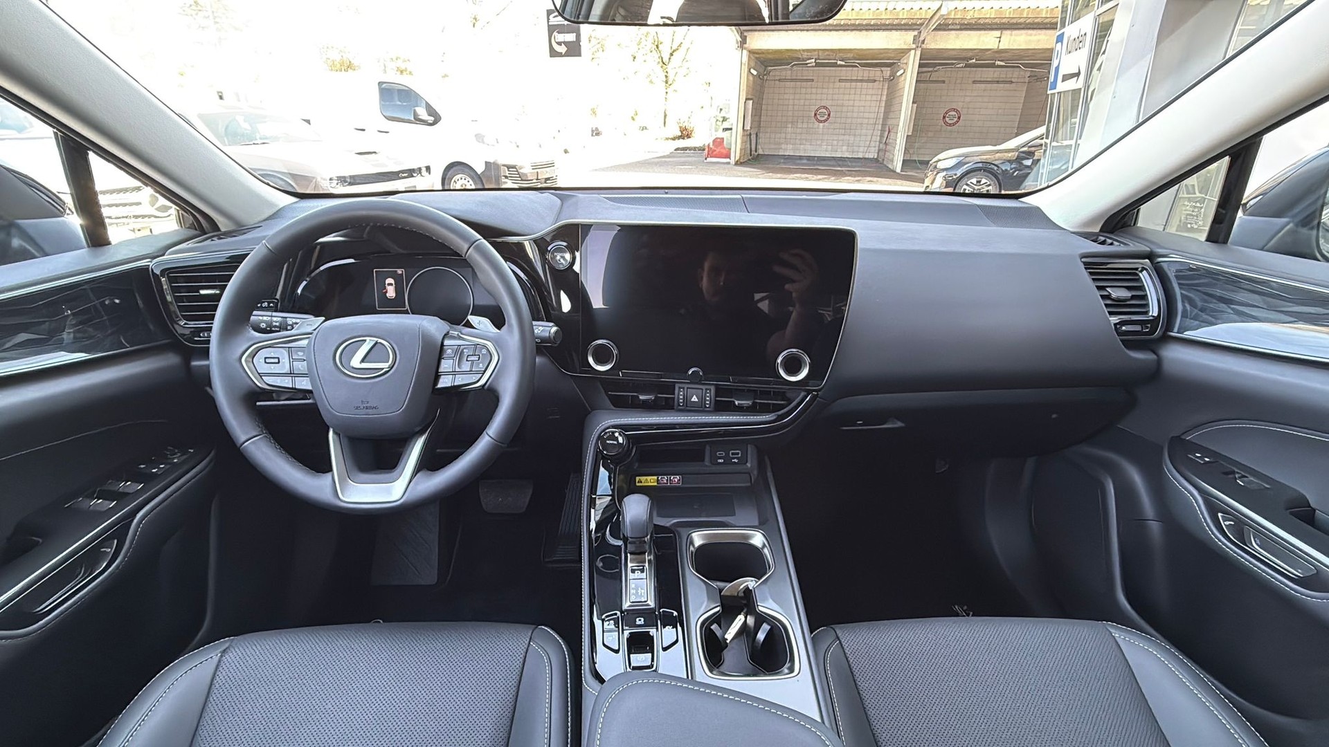 LEXUS NX 350h E-FOUR Premium+-image-5