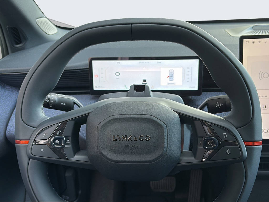 LYNK & CO 02 Core-image-12