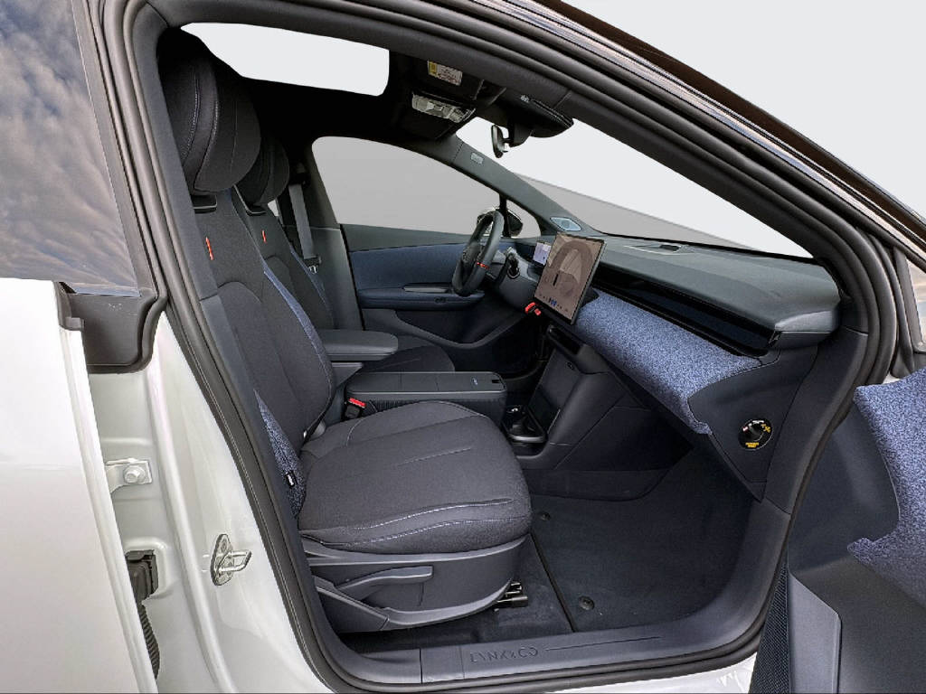 LYNK & CO 02 Core-image-8