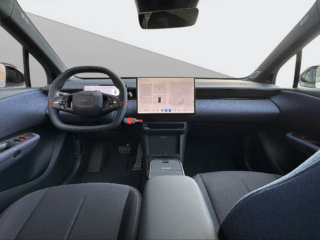 LYNK & CO 02 Core-image-10