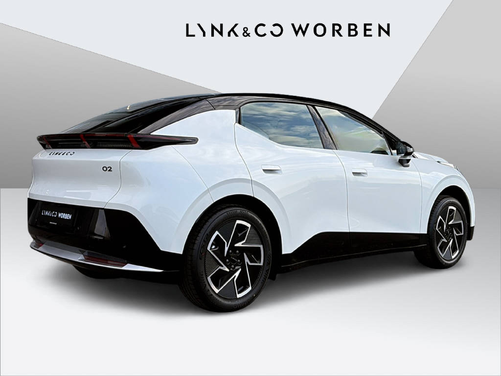 LYNK & CO 02 Core-showroom-element-1