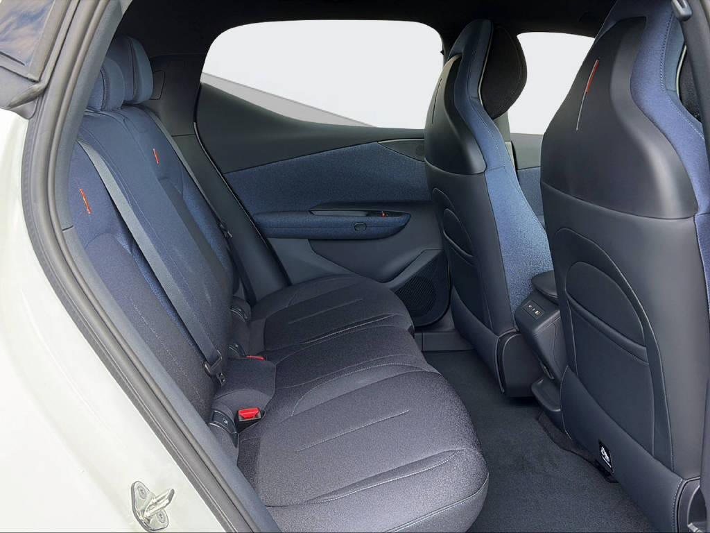 LYNK & CO 02 Core-image-19