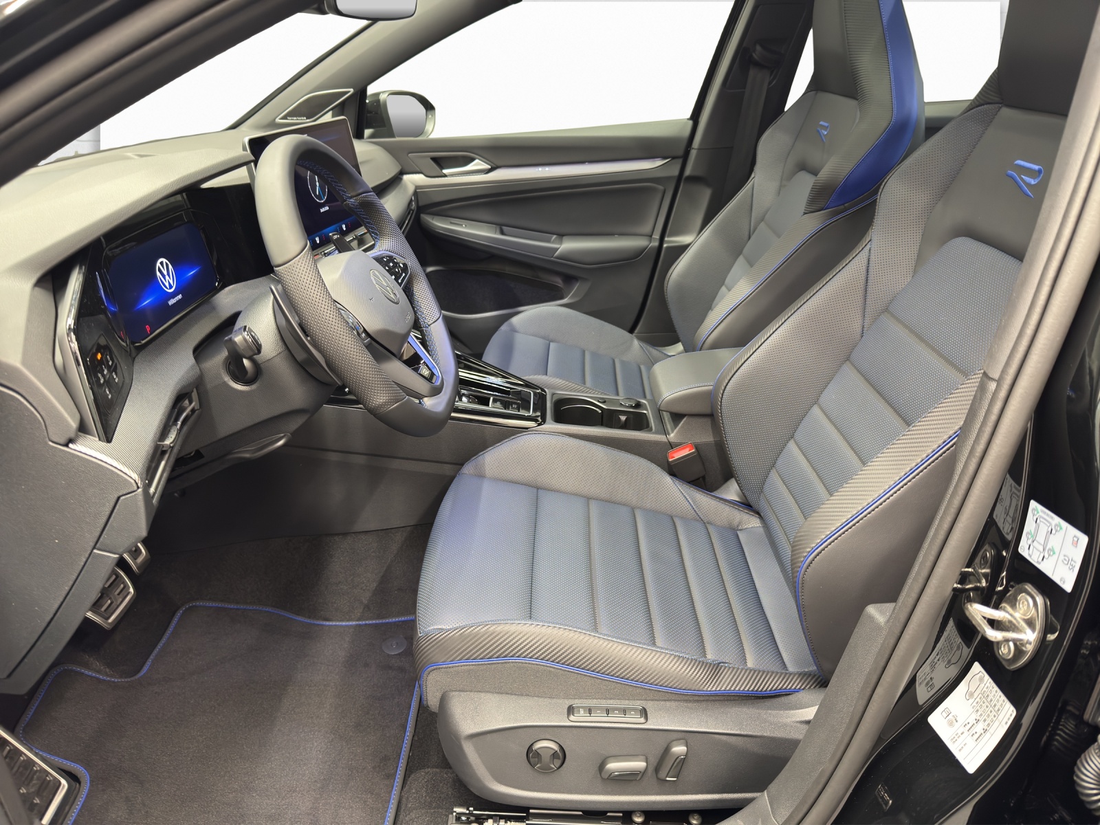 VW Golf VIII Variant 2.0 TSI R DSG 4motion-image-6