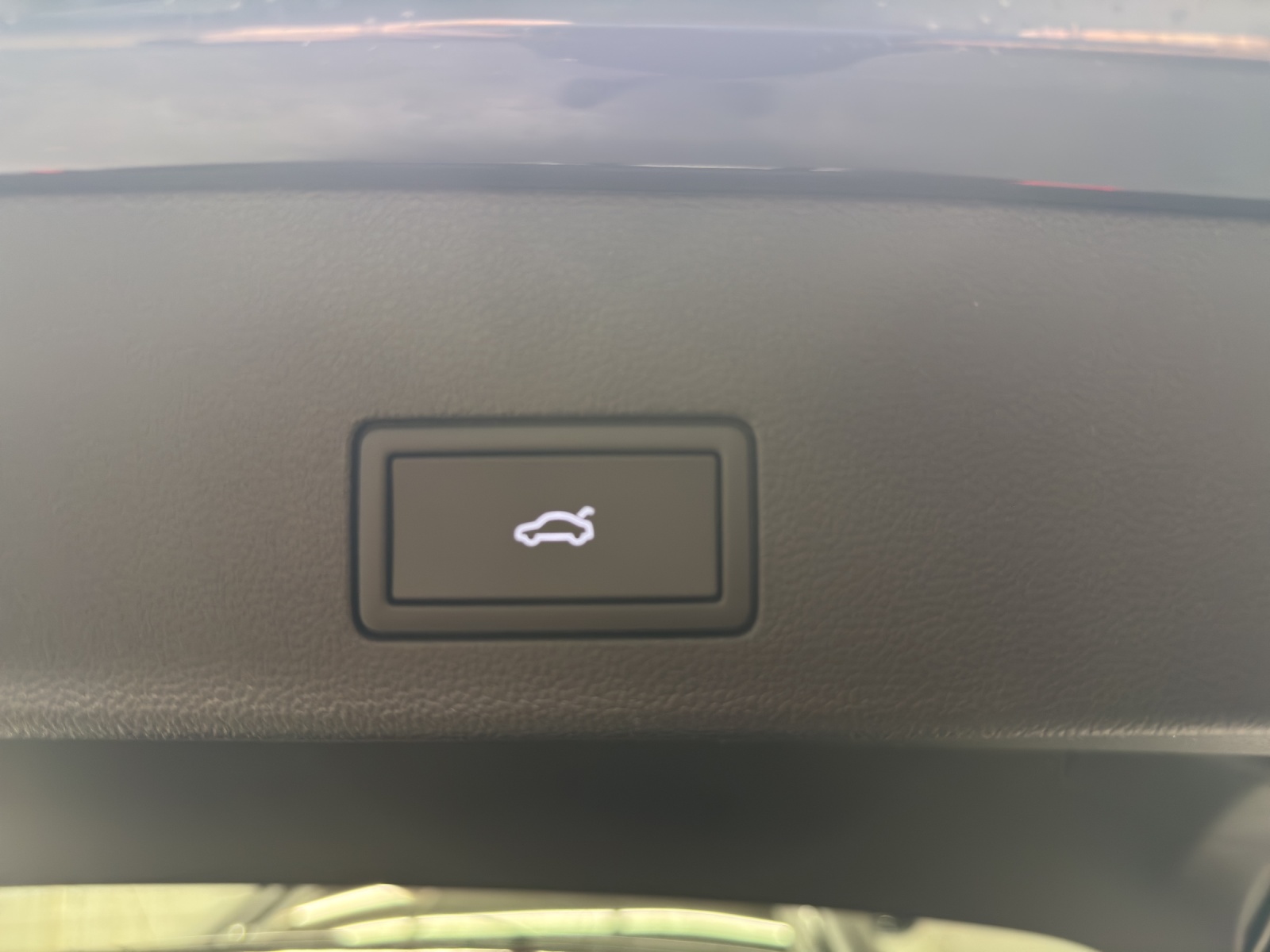 VW Golf VIII Variant 2.0 TSI R DSG 4motion-image-11