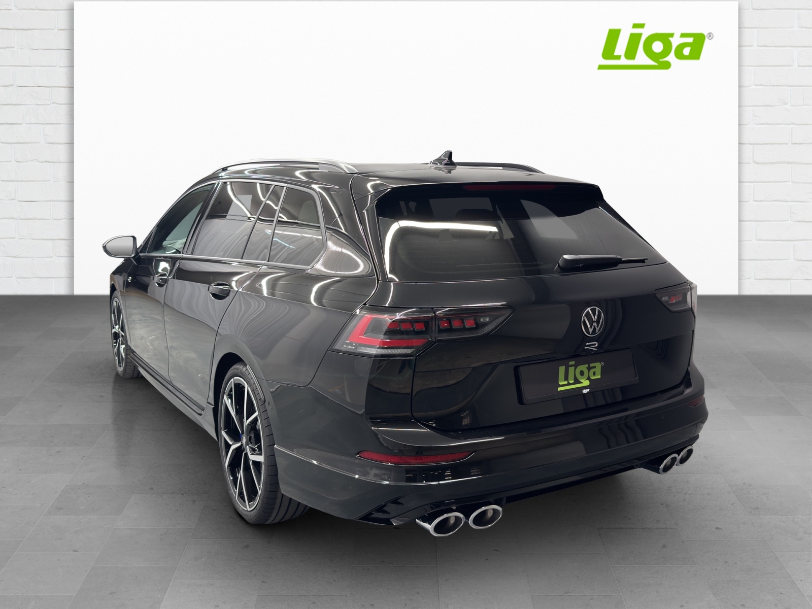 VW Golf VIII Variant 2.0 TSI R DSG 4motion-image-3