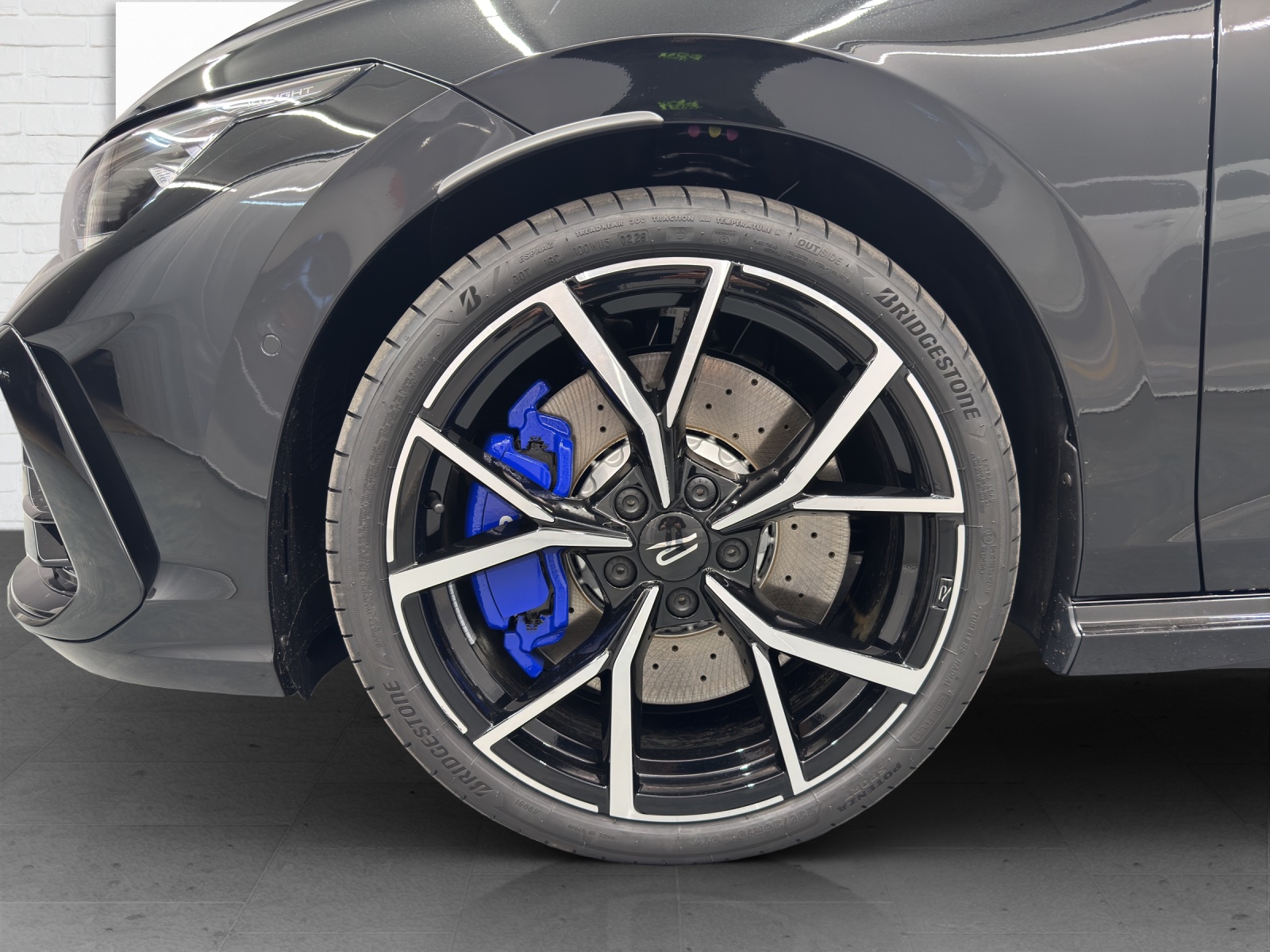 VW Golf VIII Variant 2.0 TSI R DSG 4motion-image-5