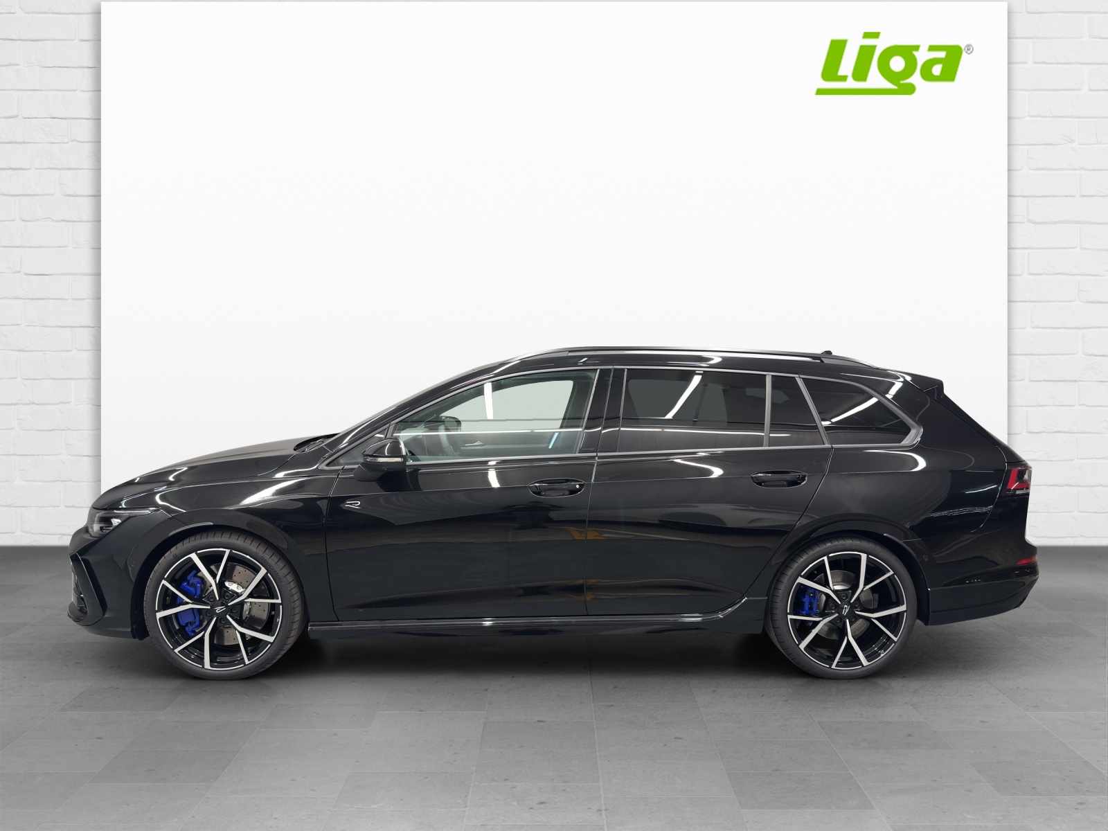 VW Golf VIII Variant 2.0 TSI R DSG 4motion-image-0
