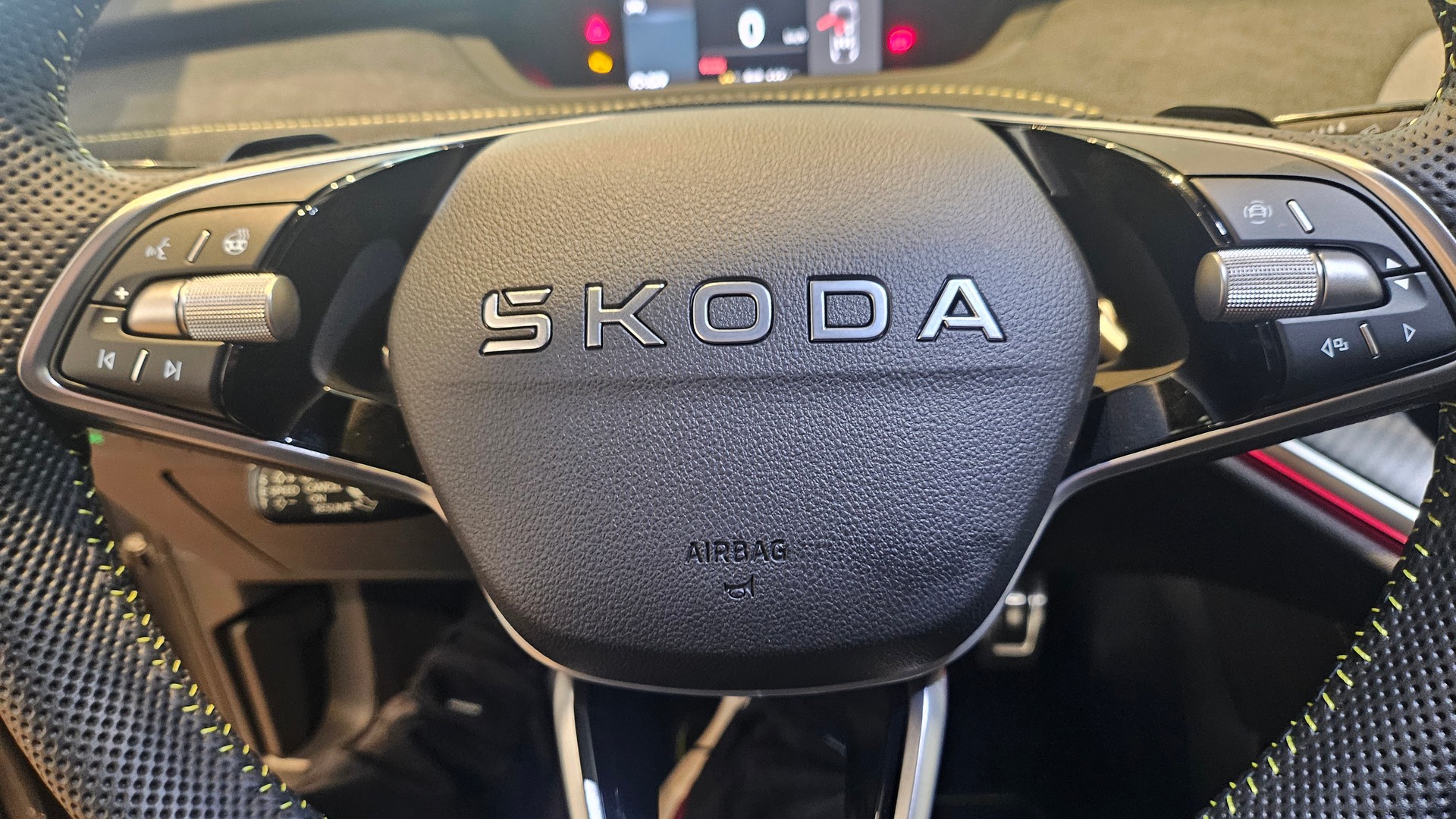 SKODA Elroq 85 RS 4x4-image-28