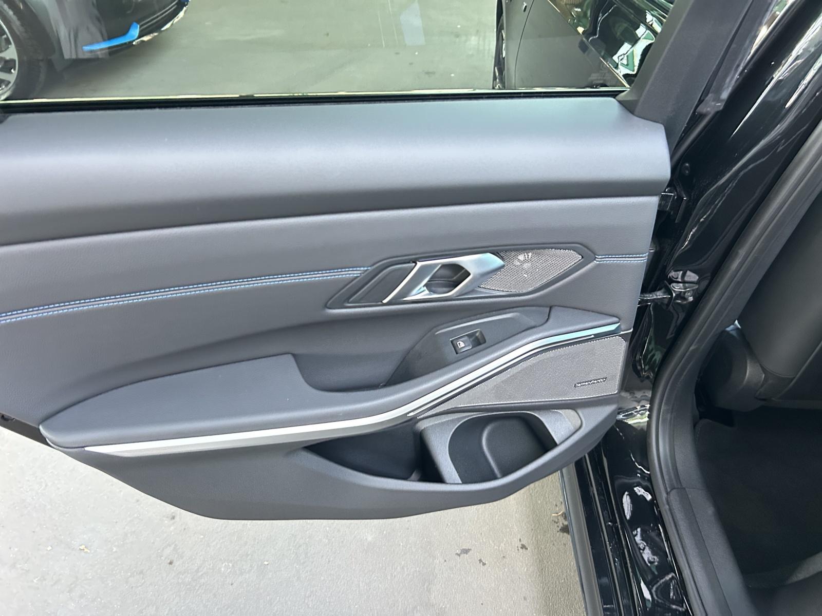 BMW 330i xDrive SAG Touring-image-19
