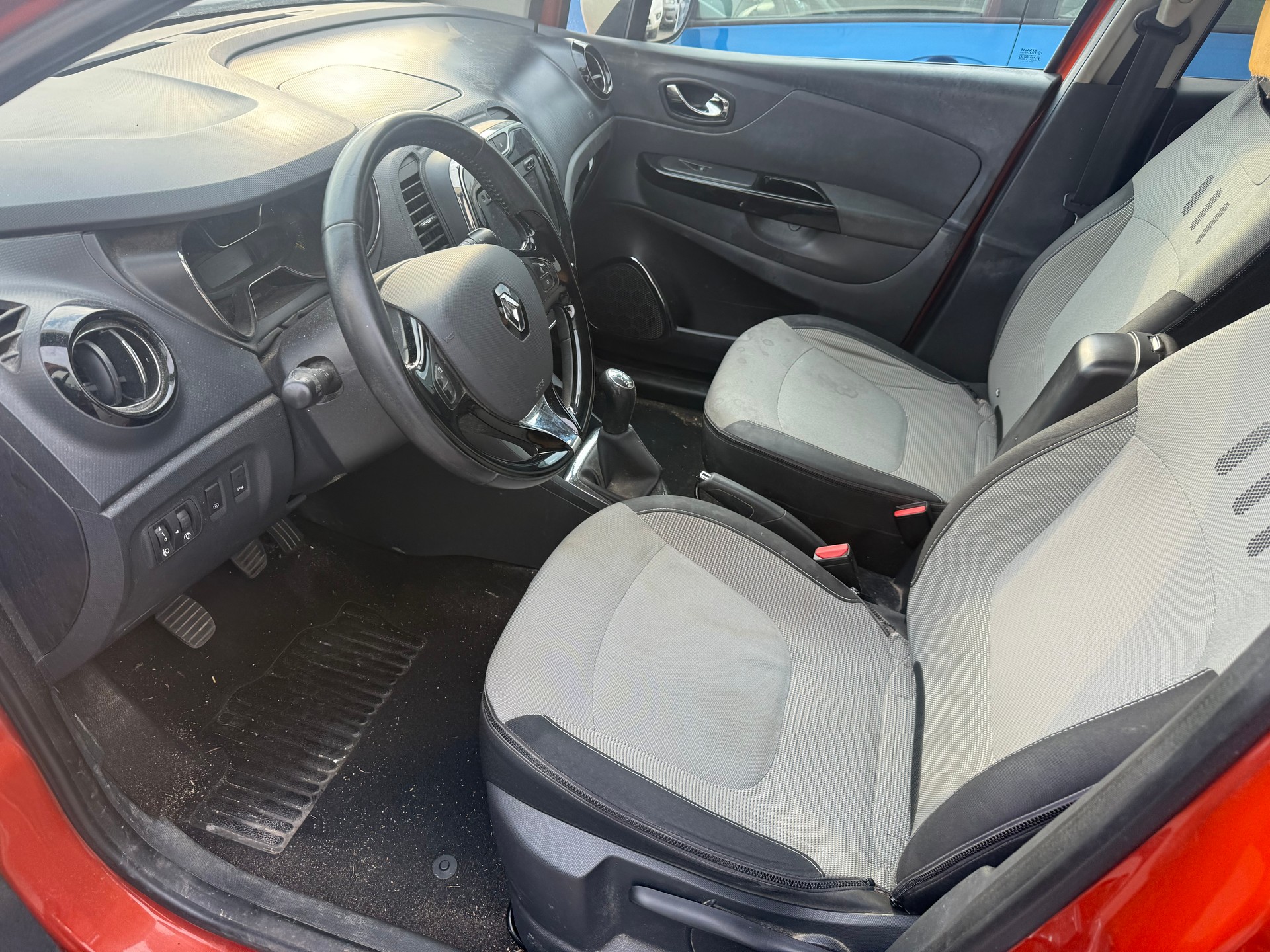 RENAULT Captur 1.5 dCi Dynamique-image-4