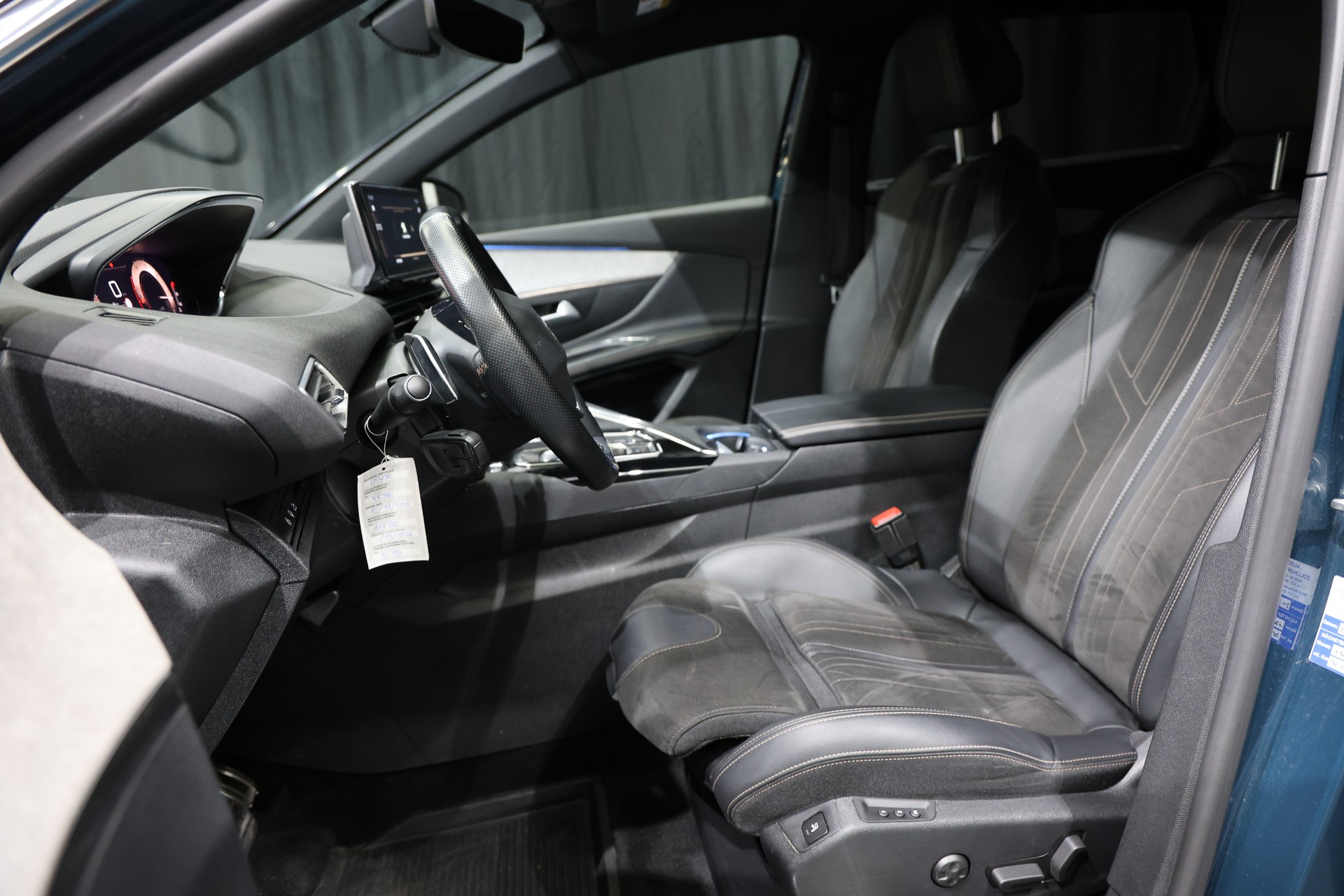 PEUGEOT 5008 1.5 BlueHDi GT Pack EAT8-image-3