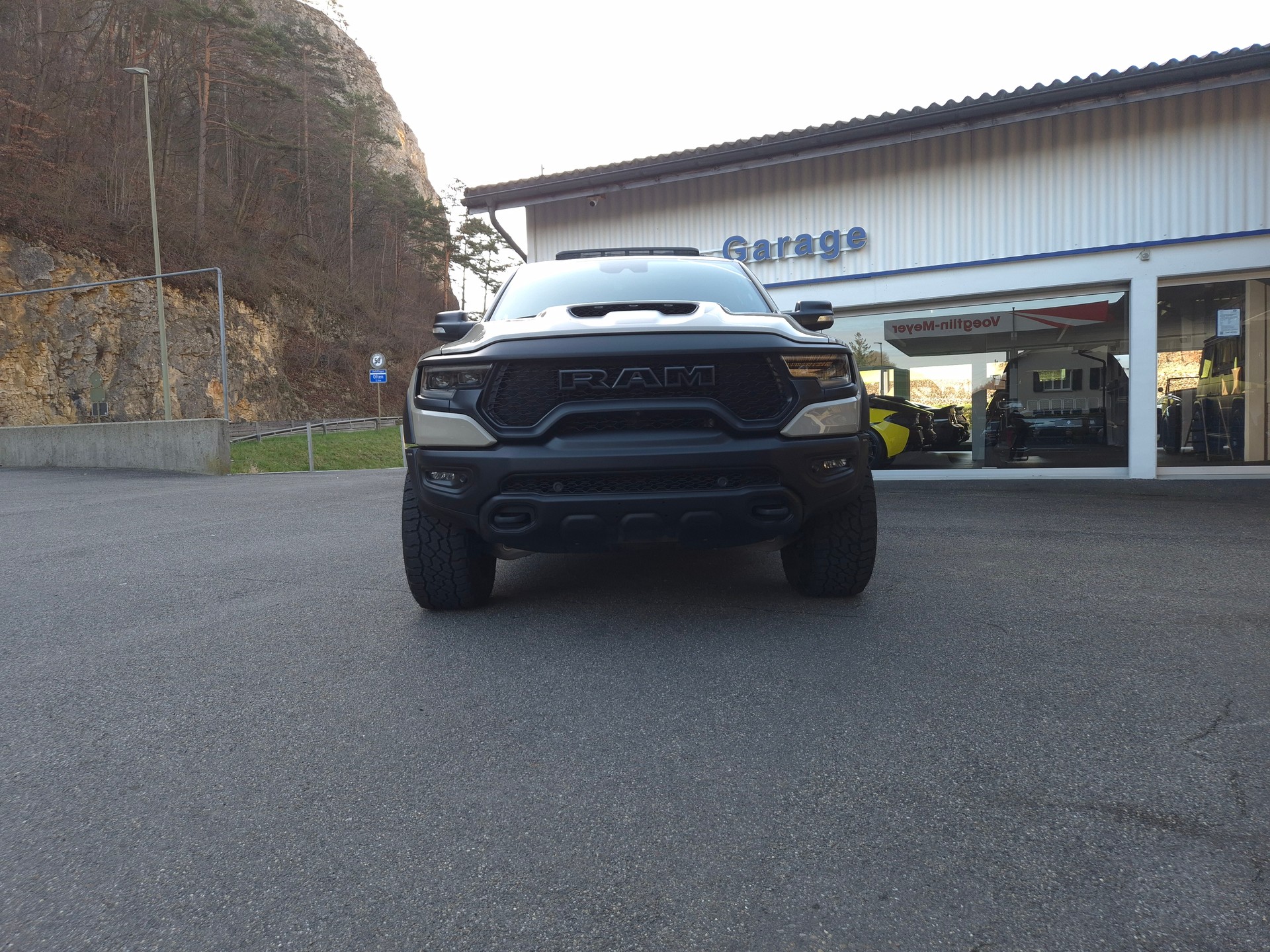 DODGE RAM 1500 TRX Level 2 Sandblast Edition-showroom-element-3