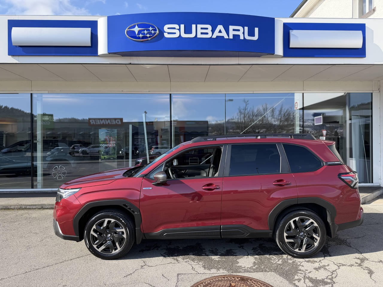 SUBARU Forester Station 2.0i e-Boxer Swiss Plus-image-0
