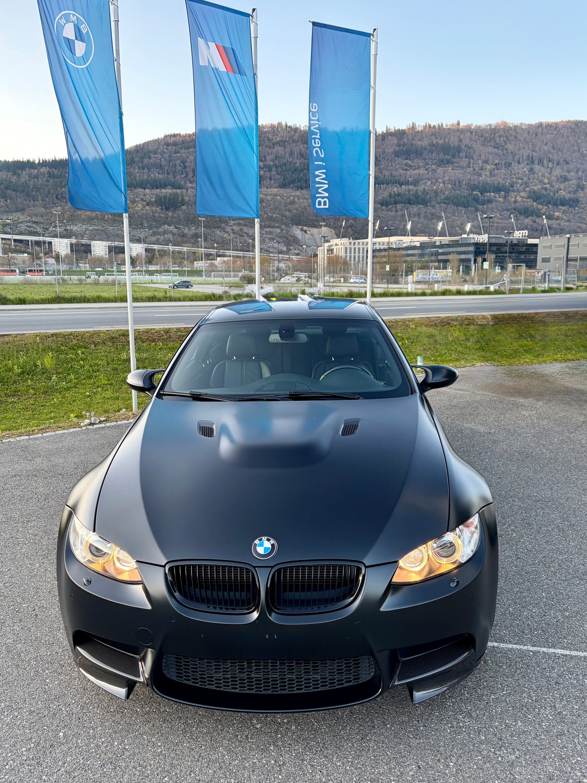 BMW M3 Coupé DSG Competetion Frozen Black Num. 9-image-3