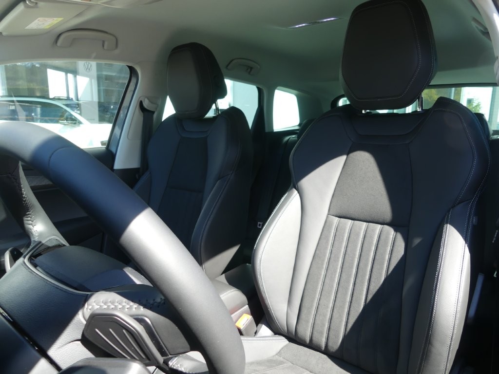 SKODA Karoq 1.5 TSI Dynamic DSG-image-9