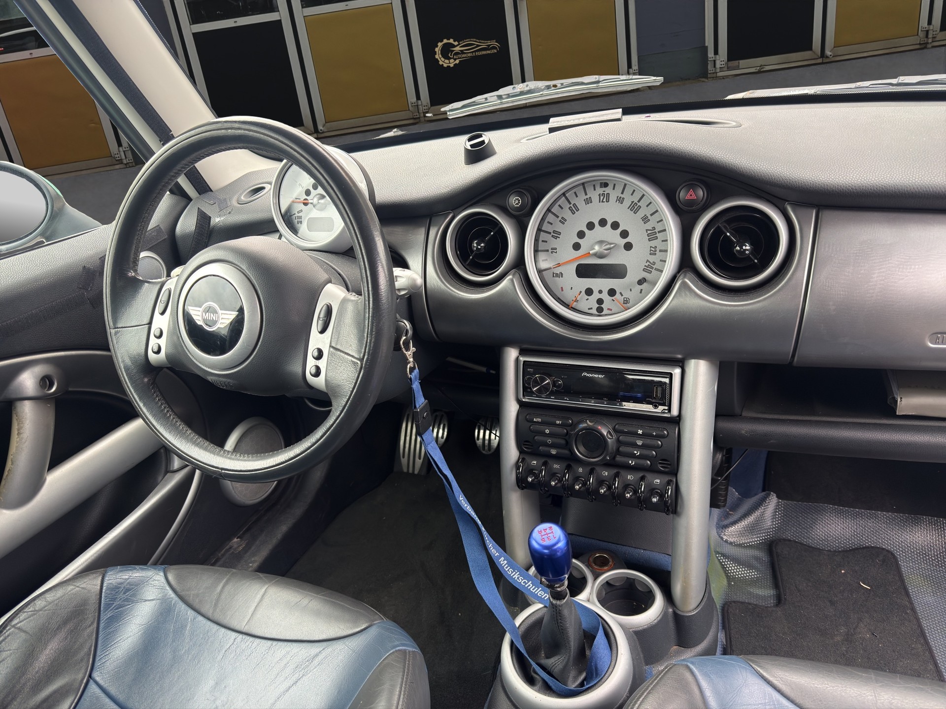 MINI Mini Cooper S-image-10