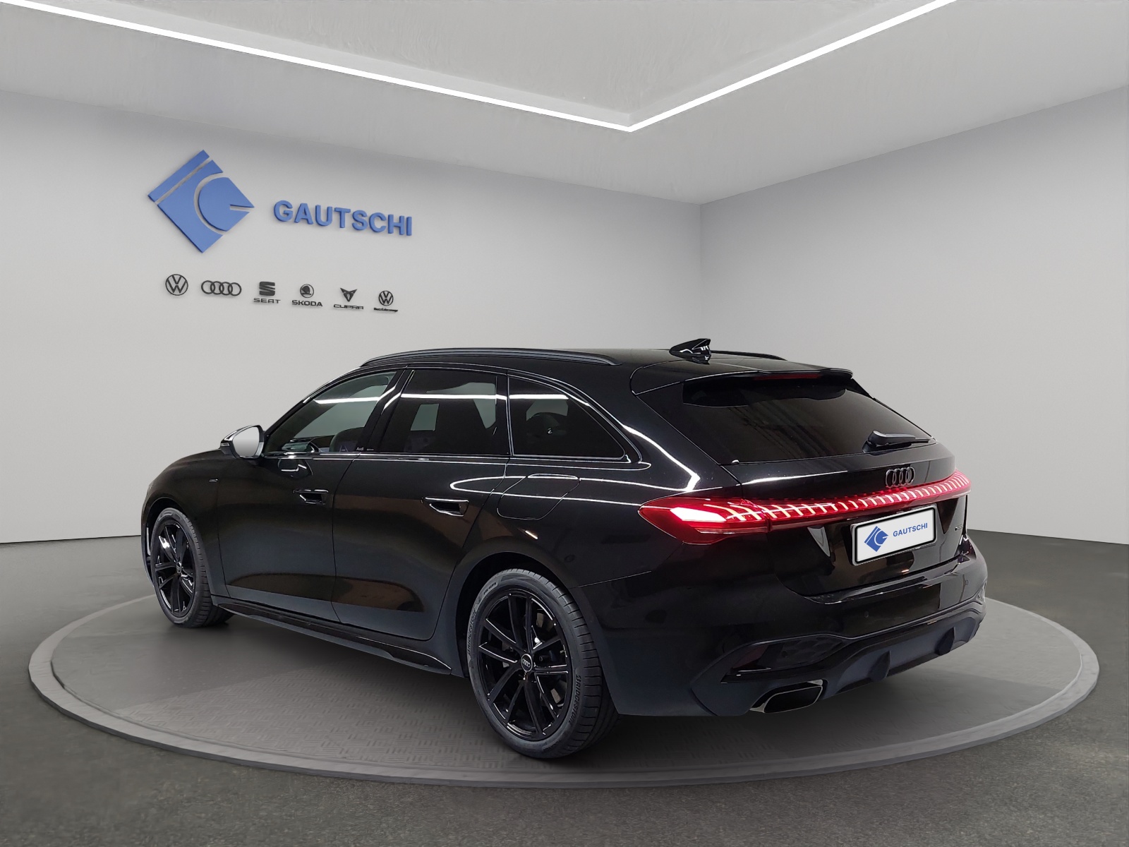 AUDI A5 Avant e-hybrid quattro Attraction 220 kW S tronic-image-2