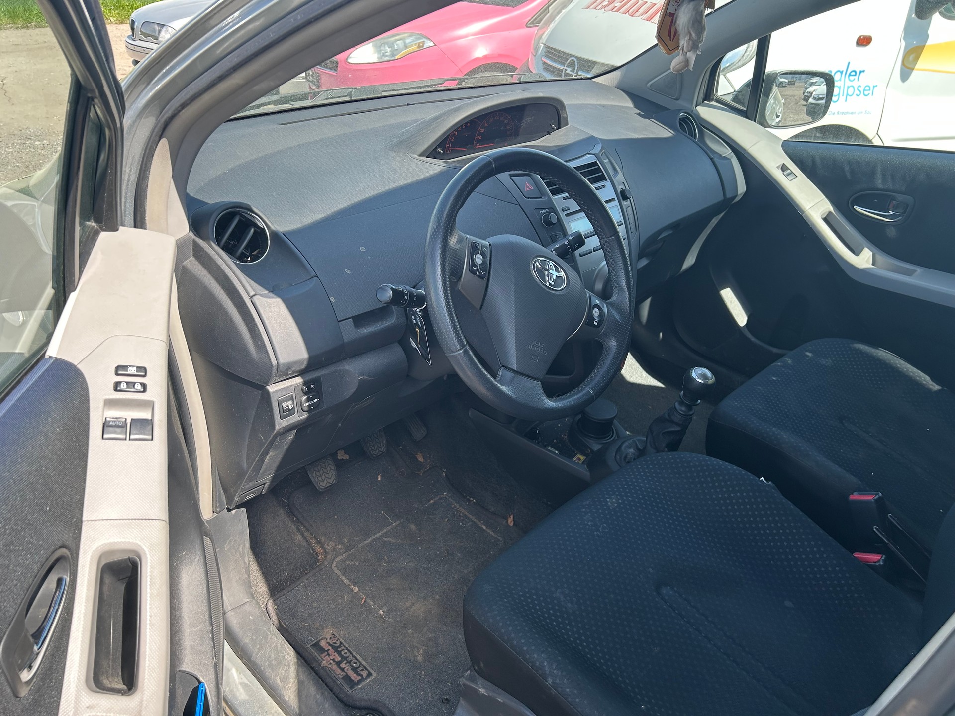 TOYOTA Limousine 1.3-image-12