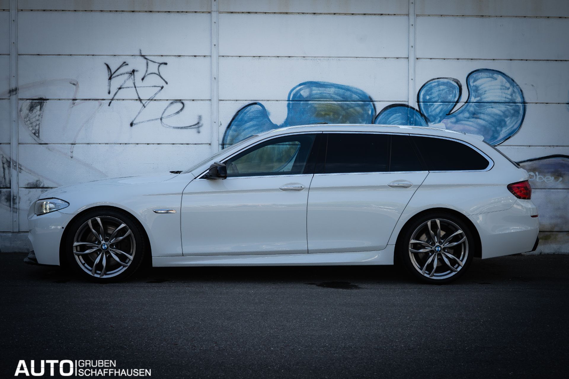 BMW M550 d xDrive Touring Steptronic-image-10