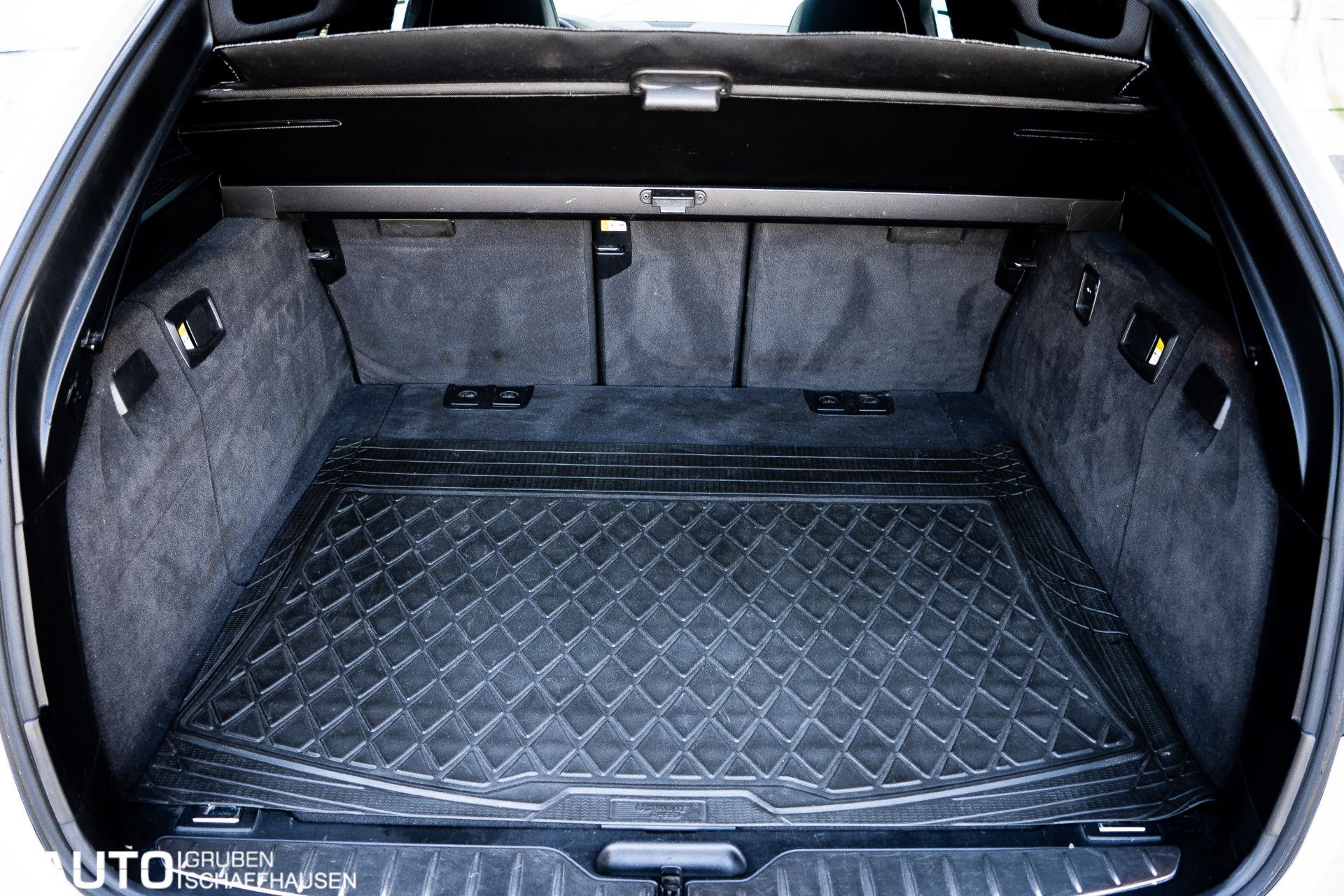 BMW M550 d xDrive Touring Steptronic-image-23