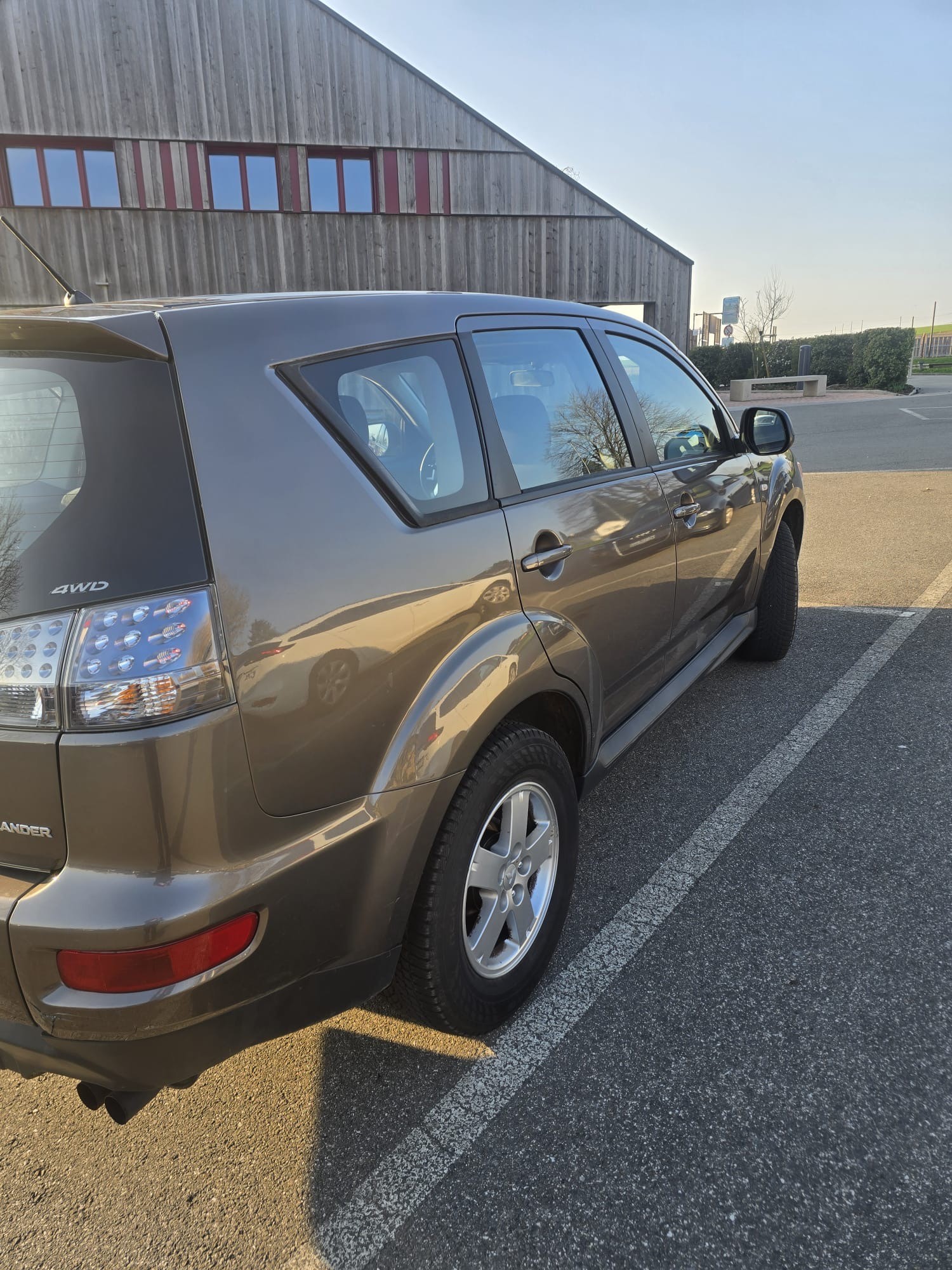 MITSUBISHI Outlander 2.2 DID Inform 4WD-showroom-element-3