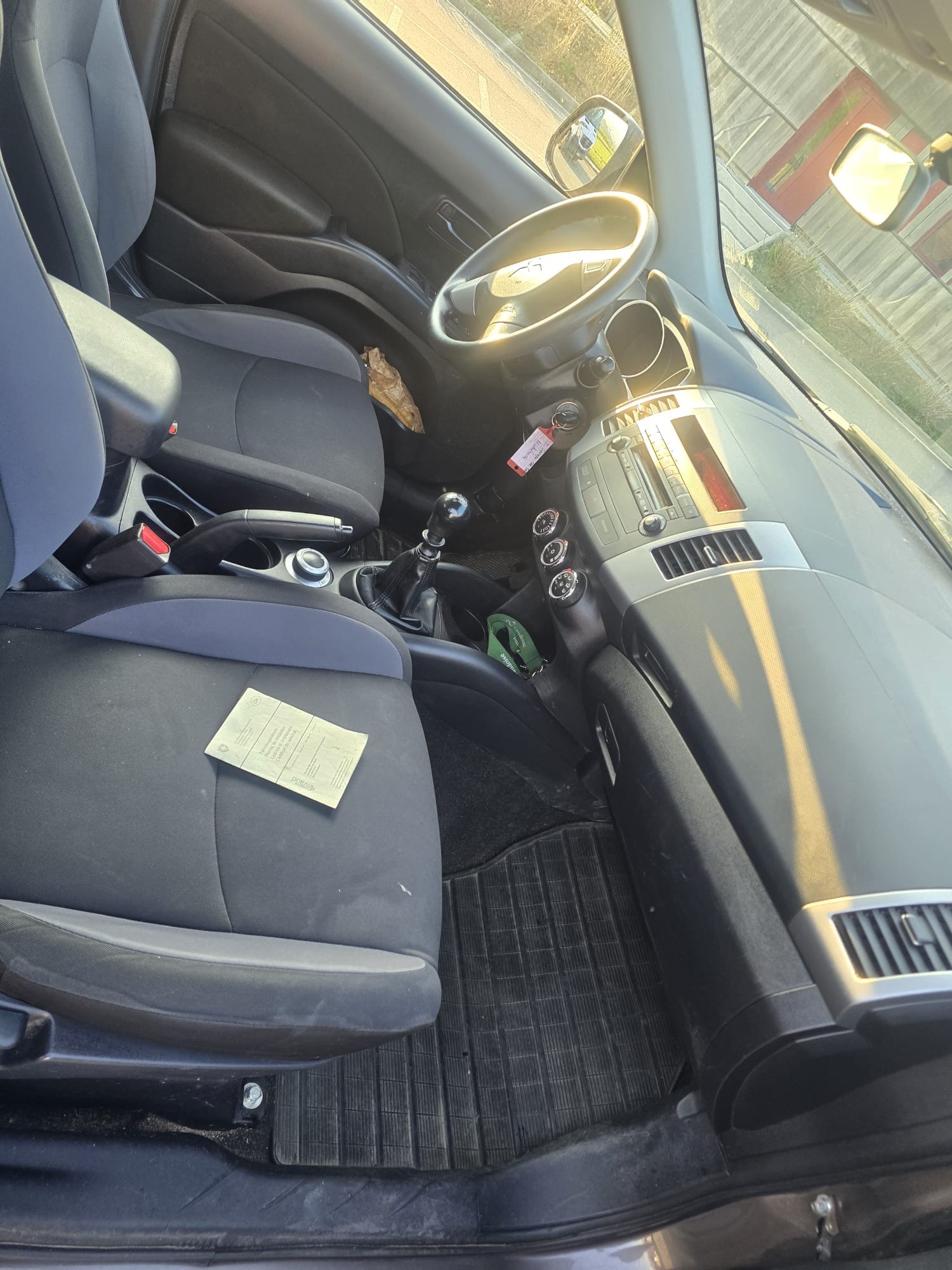 MITSUBISHI Outlander 2.2 DID Inform 4WD-image-4