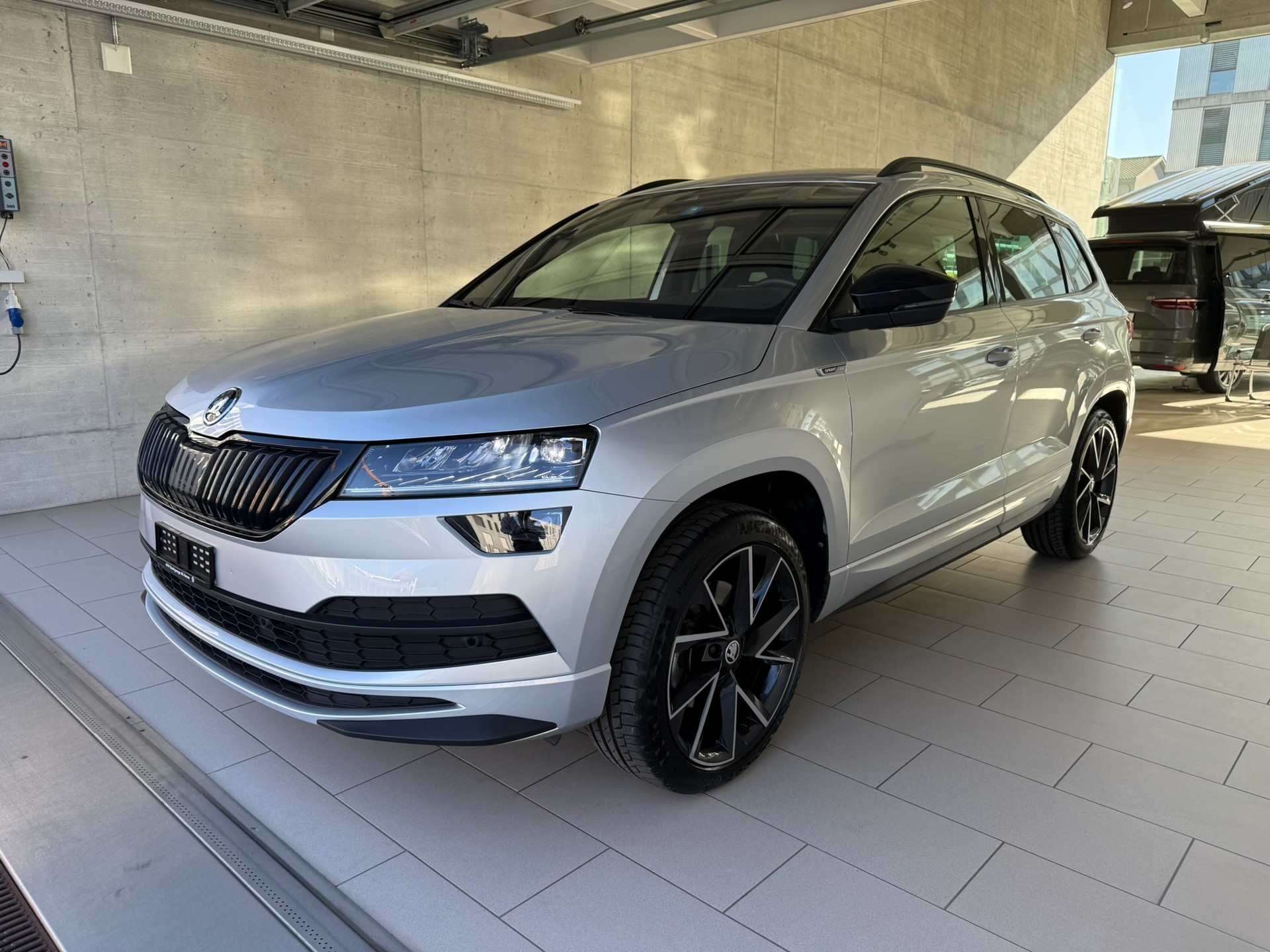 SKODA Karoq 2.0 TSI SportLine 4x4 DSG-image-2