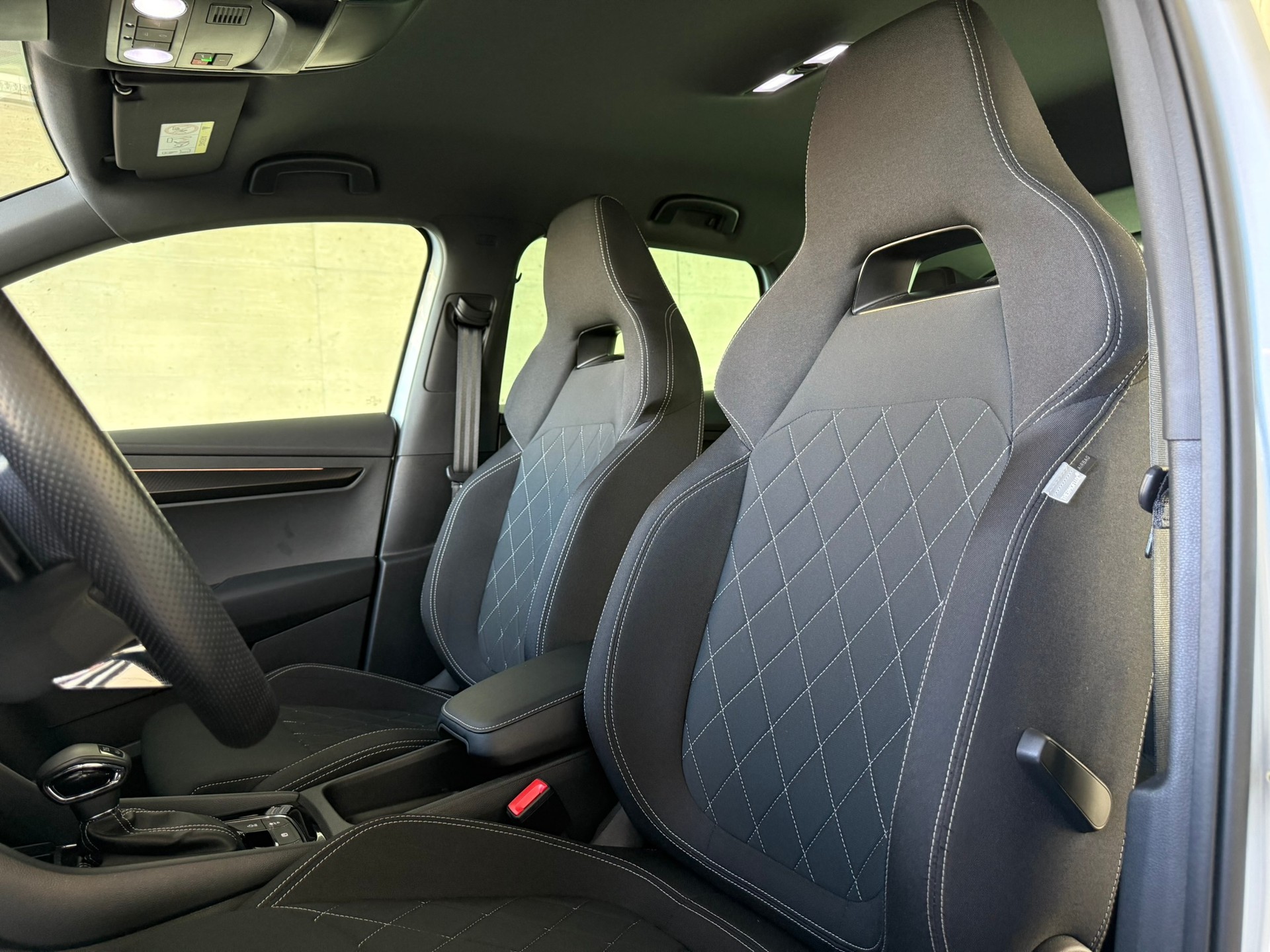 SKODA Karoq 2.0 TSI SportLine 4x4 DSG-image-9