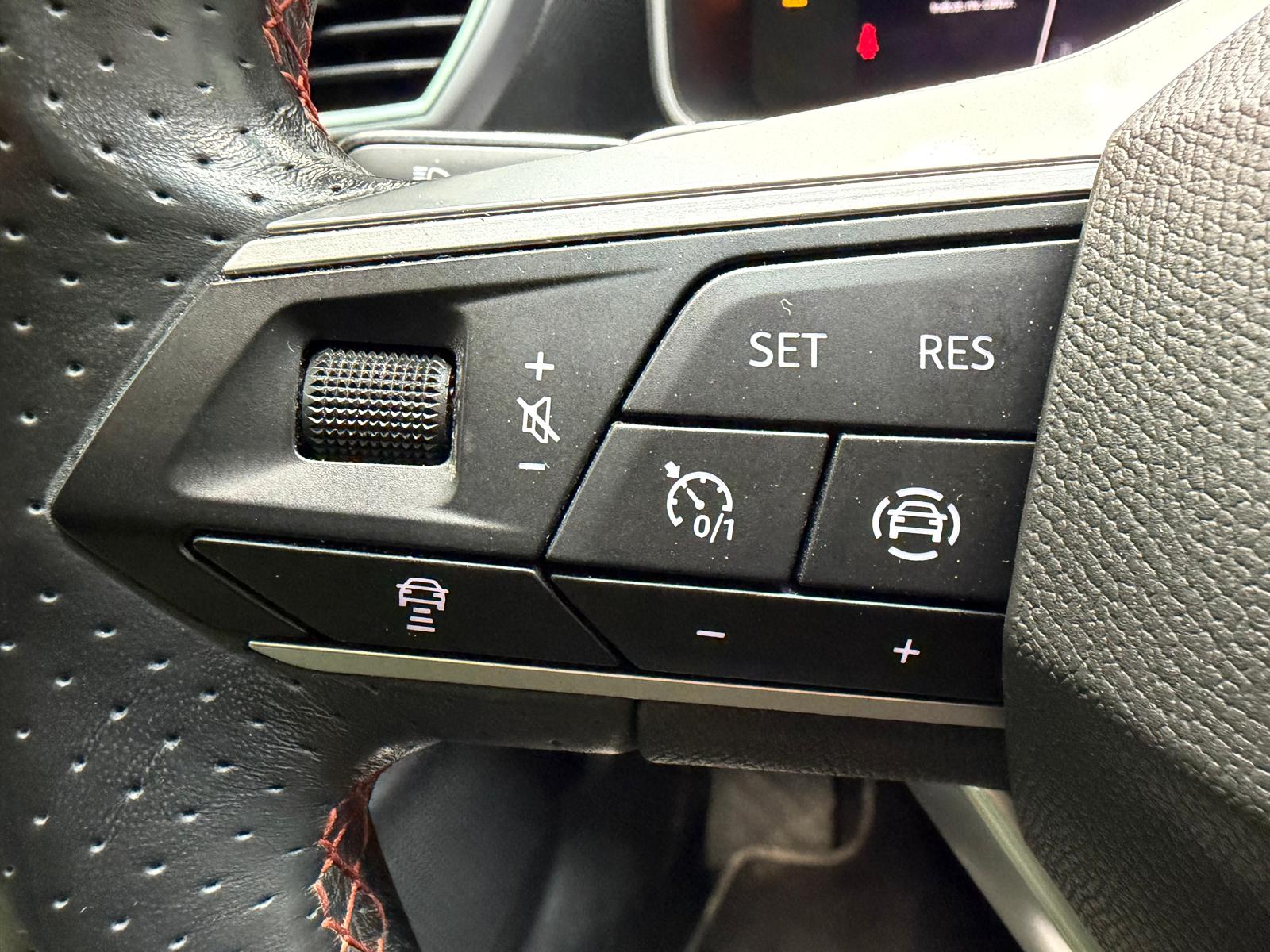SEAT Leon 1.5 eTSI mHEV DSG FR-image-16