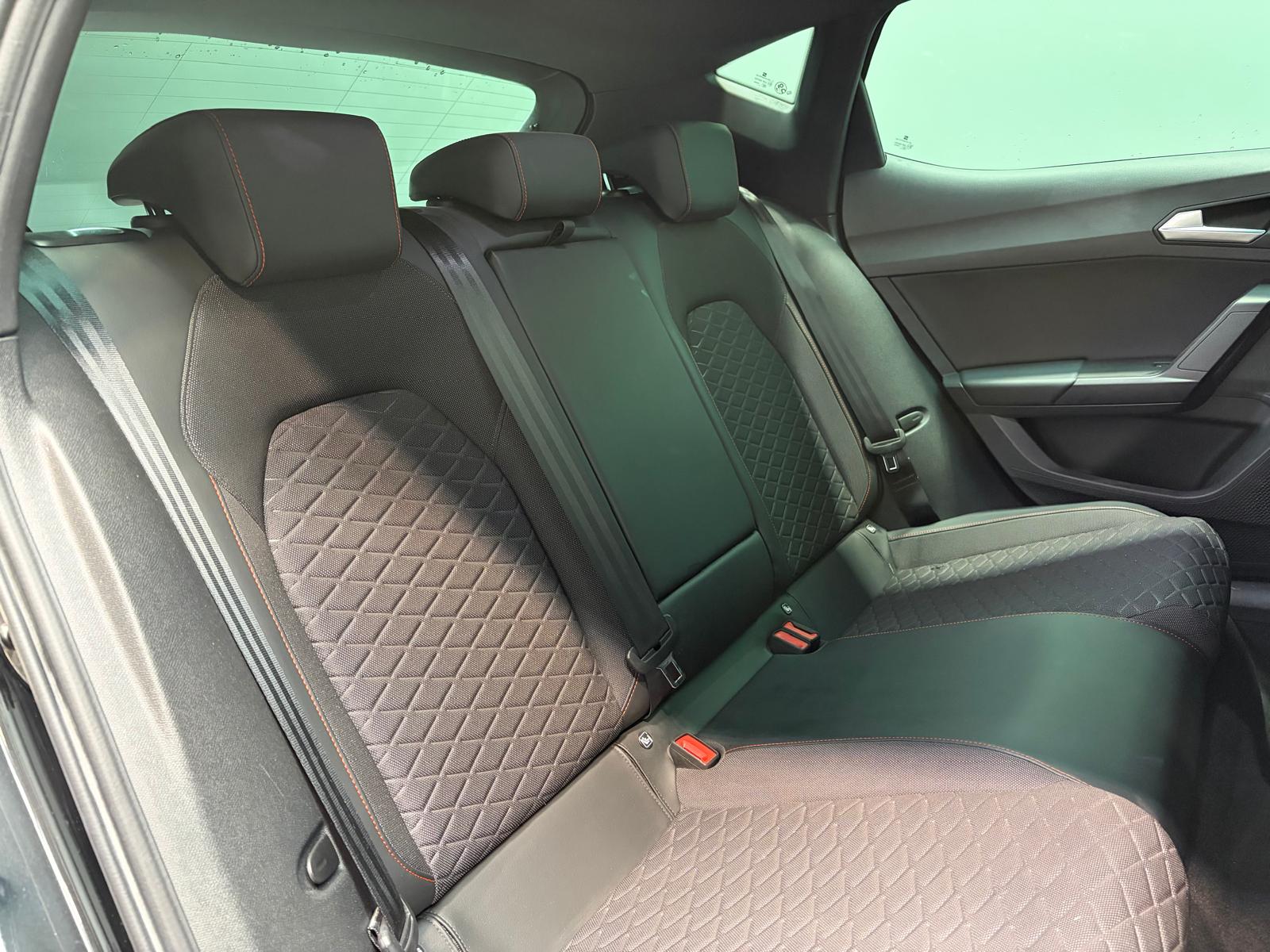 SEAT Leon 1.5 eTSI mHEV DSG FR-image-12