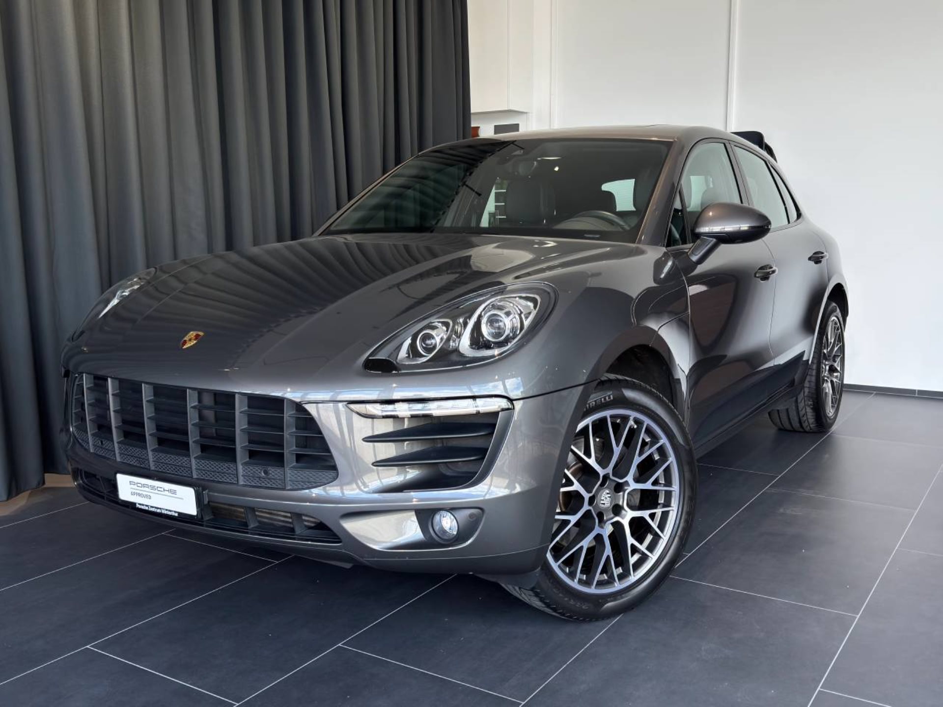 PORSCHE Macan