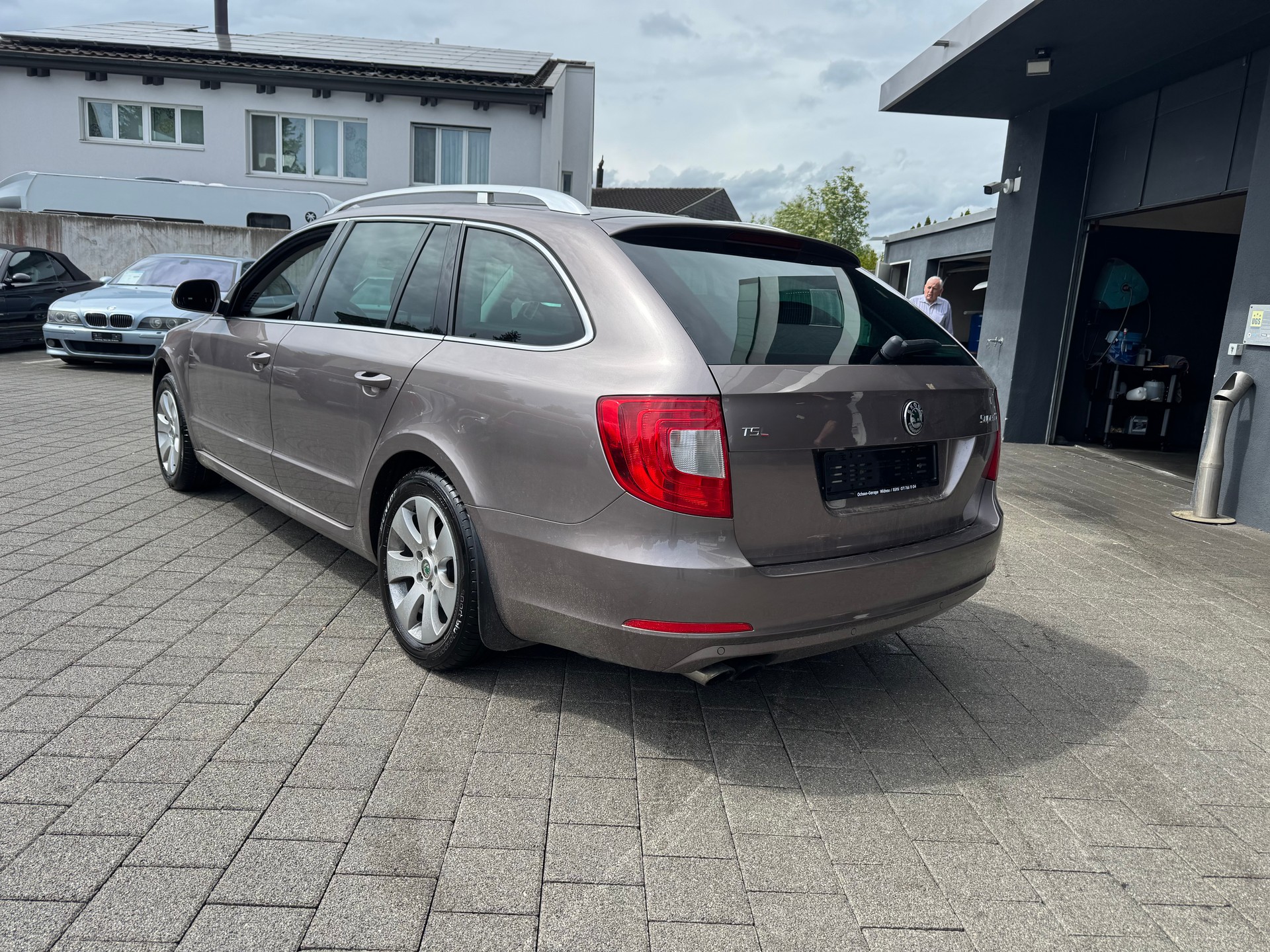 SKODA Superb Combi 1.8 TSI Ambition-image-2