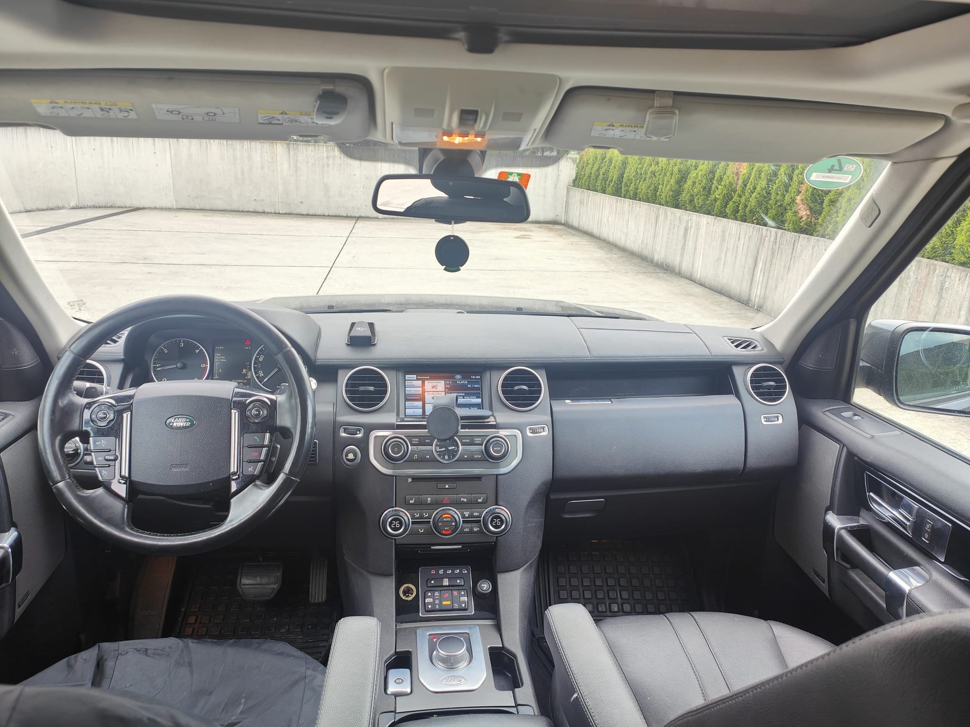 LAND ROVER Discovery 3.0 SDV6 HSE Automatic-image-7