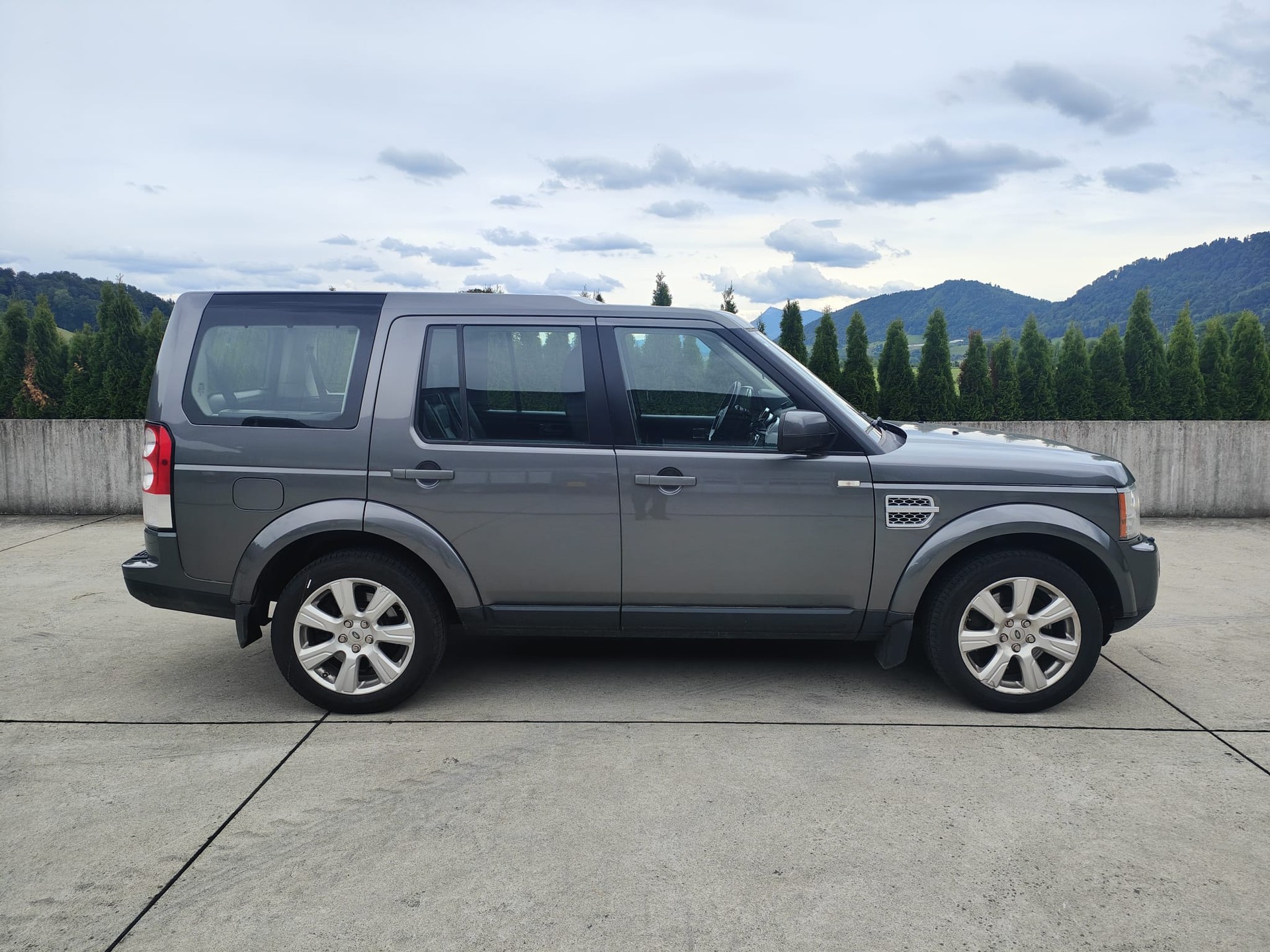 LAND ROVER Discovery 3.0 SDV6 HSE Automatic-image-4