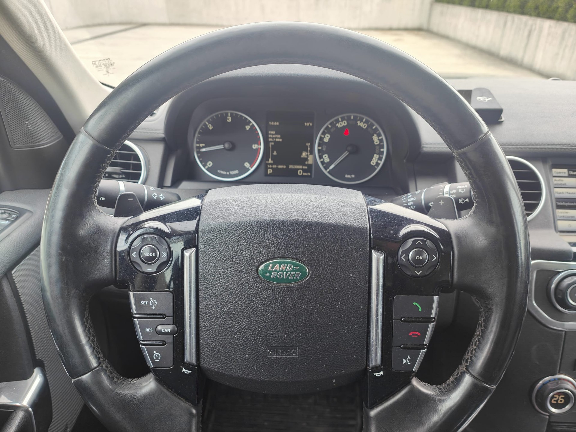 LAND ROVER Discovery 3.0 SDV6 HSE Automatic-image-9
