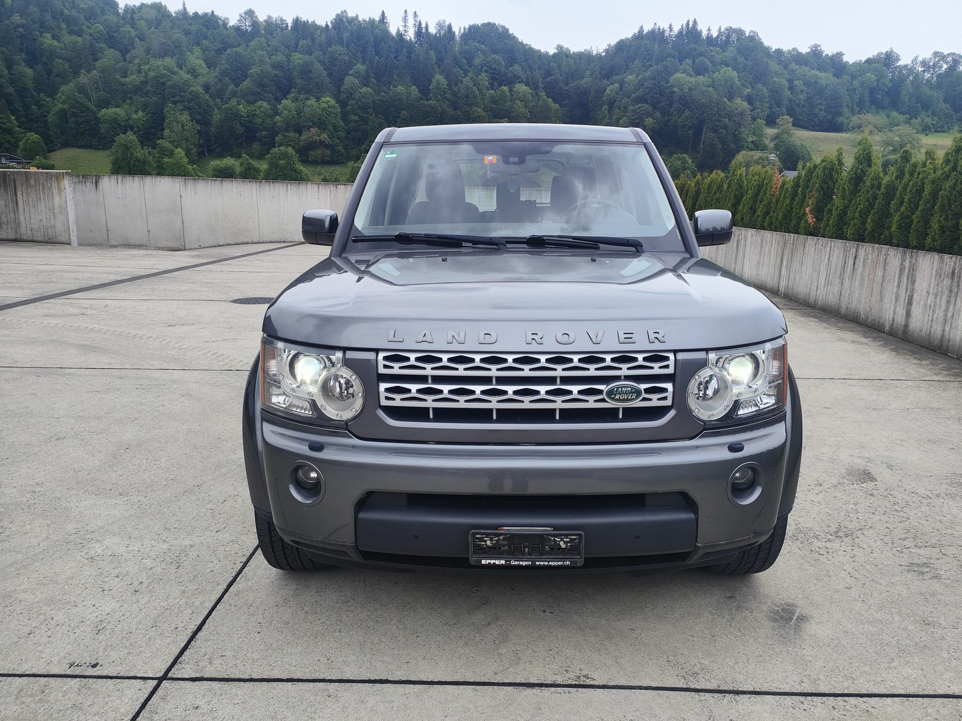 LAND ROVER Discovery 3.0 SDV6 HSE Automatic-image-2