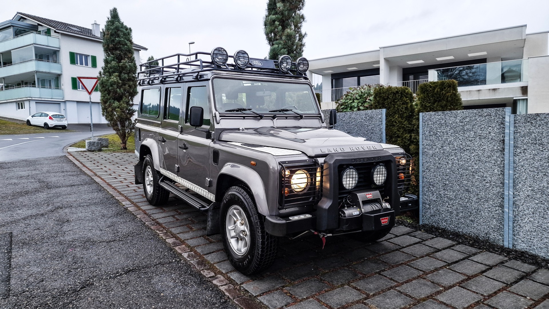 LAND ROVER Defender 110 SW 2.4Tdc-image-6
