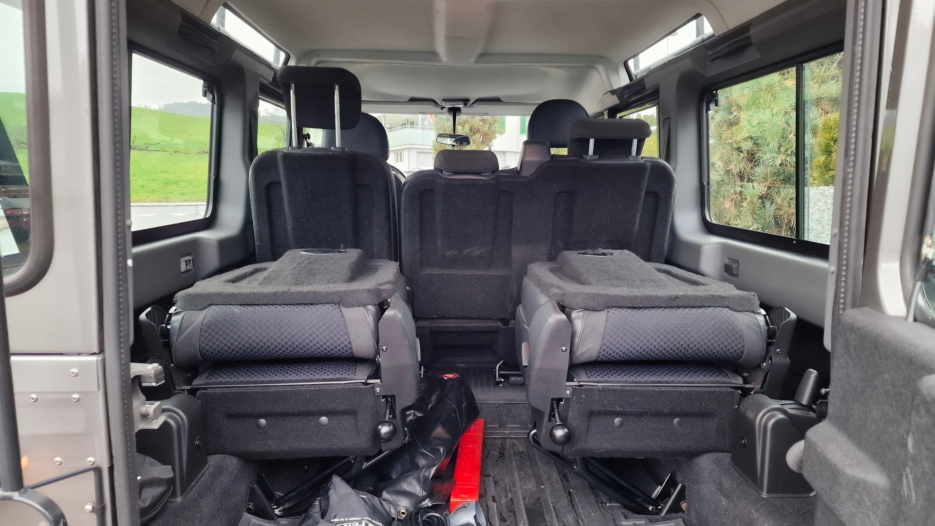 LAND ROVER Defender 110 SW 2.4Tdc-image-13
