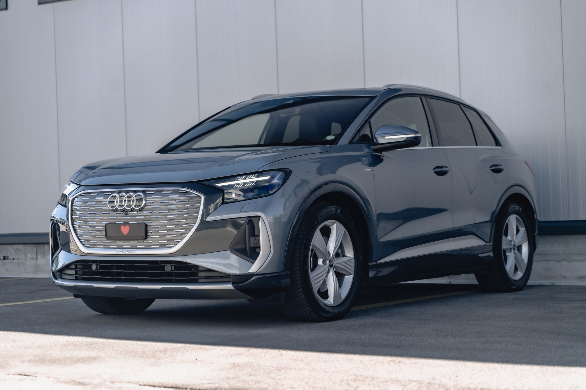 AUDI Q4 e-tron 50 quattro * S - Line * FRISCH AB MFK * TRAUMHAFTE AUSSTATTUNG * GEPFLEGTES FAHRZEUG * SOH 90.1% *-image-1