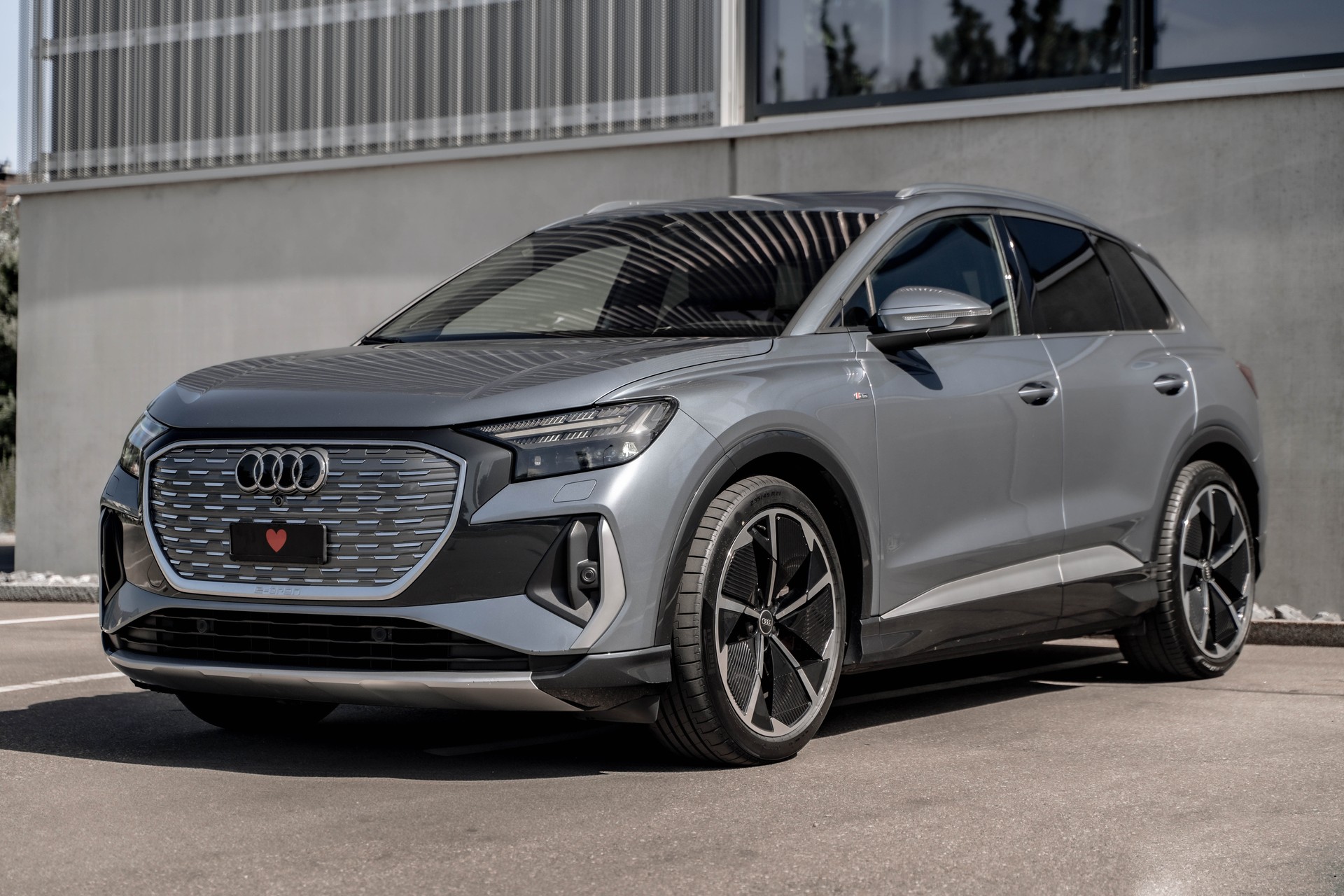 AUDI Q4 e-tron 50 quattro * S - Line * FRISCH AB MFK * TRAUMHAFTE AUSSTATTUNG * GEPFLEGTES FAHRZEUG * SOH 90.1% *-image-0