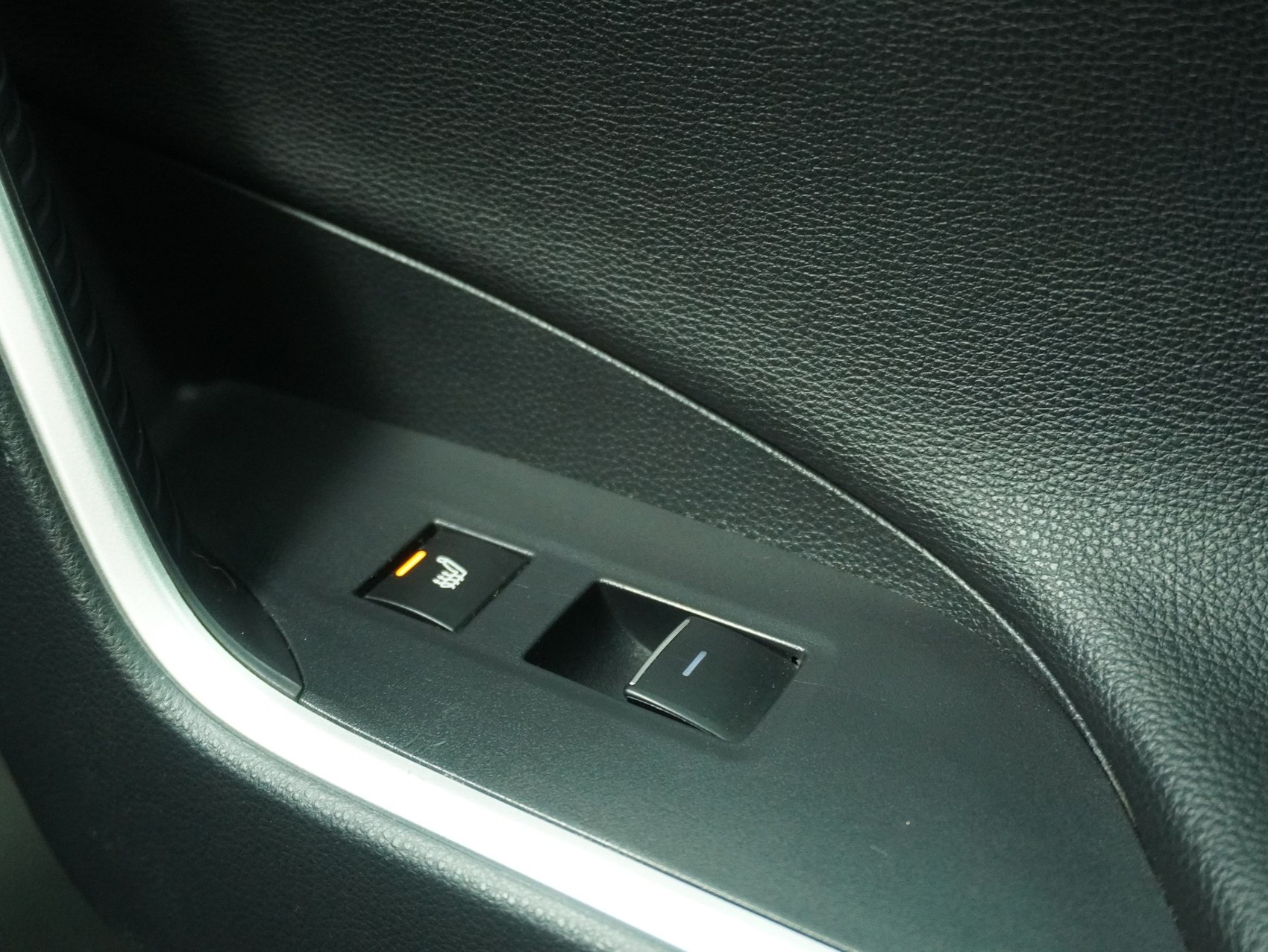 TOYOTA RAV4 2.5 Plug-In-Hybrid Platinum-image-13