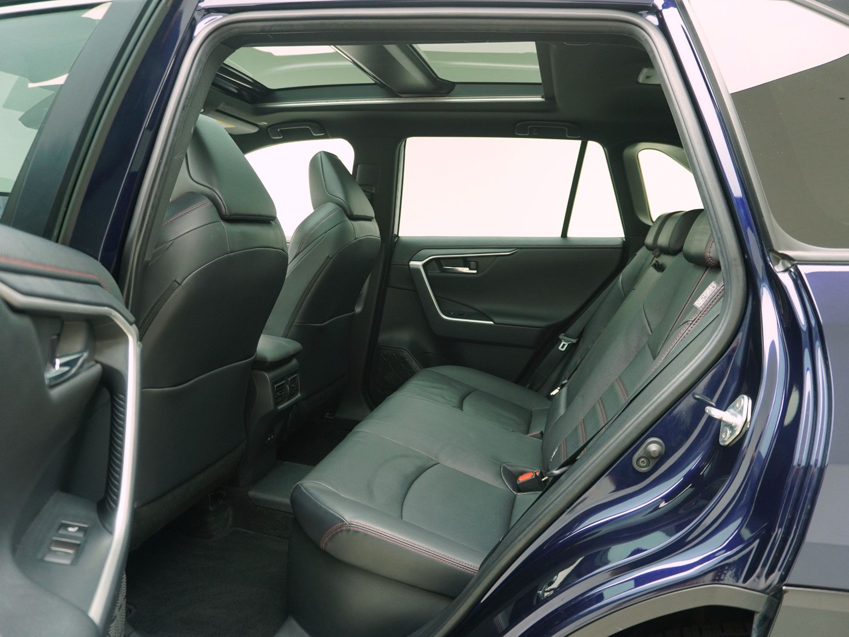 TOYOTA RAV4 2.5 Plug-In-Hybrid Platinum-image-12