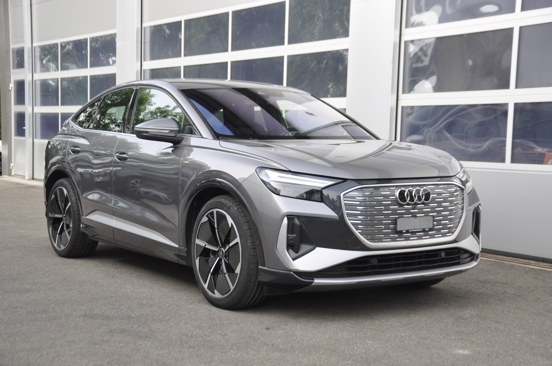 AUDI Q4 Sportback e-tron 50 quattro S line-image-0