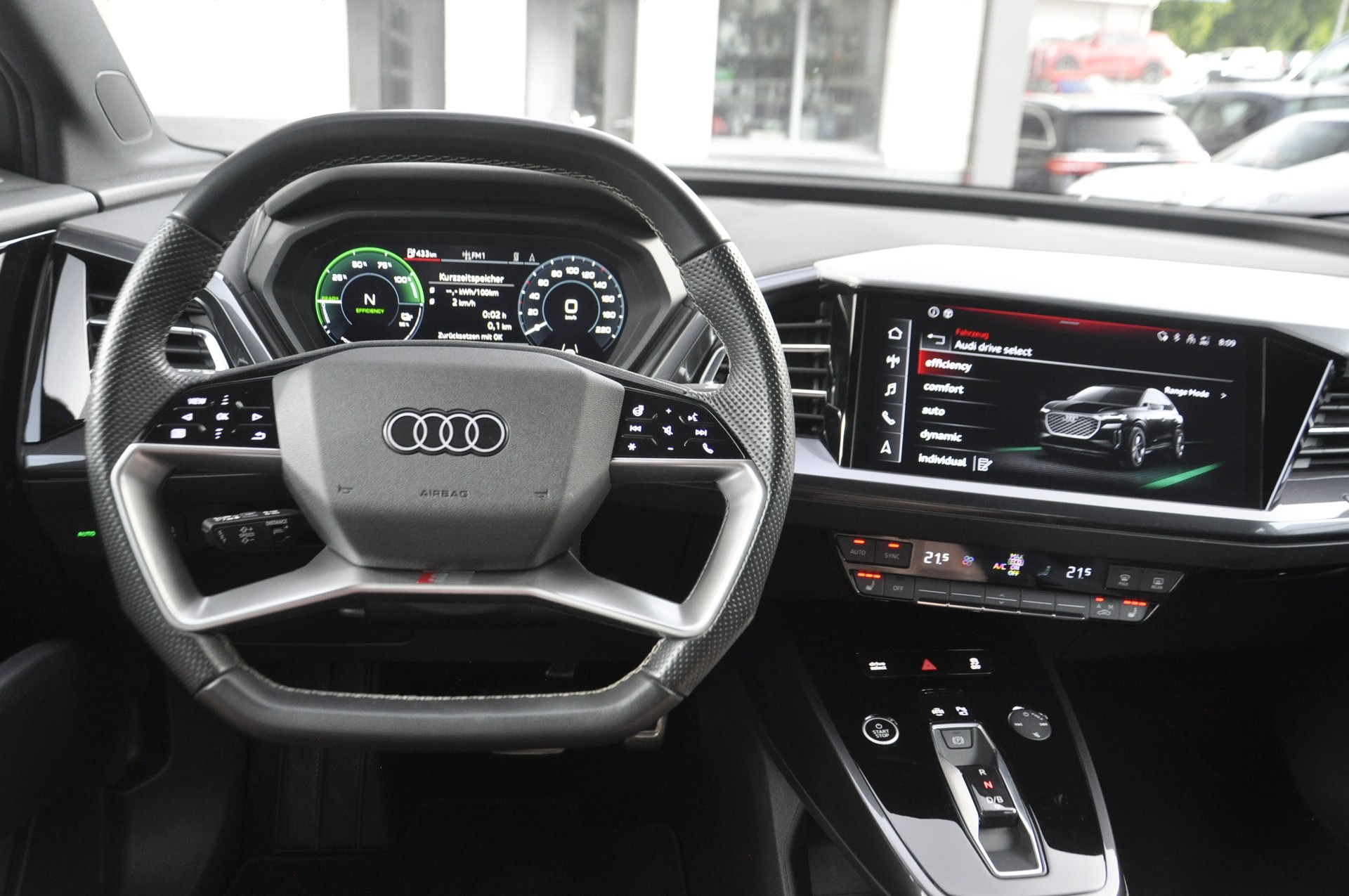 AUDI Q4 Sportback e-tron 50 quattro S line-image-13